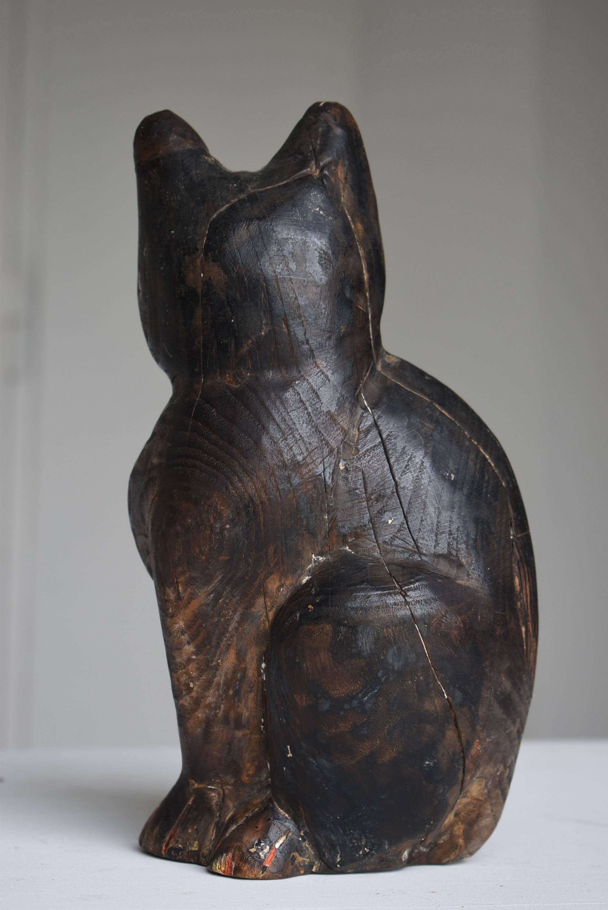 cat wood carving