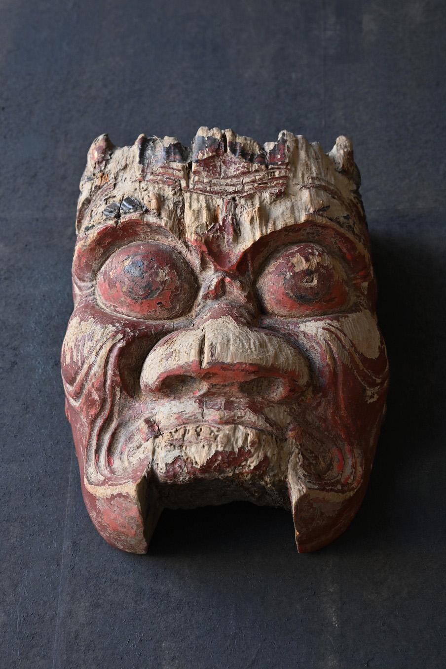 Masque démon japonais en bois ancien sculpté n° A/avant 19ème siècle/accroché au mur  en vente 2