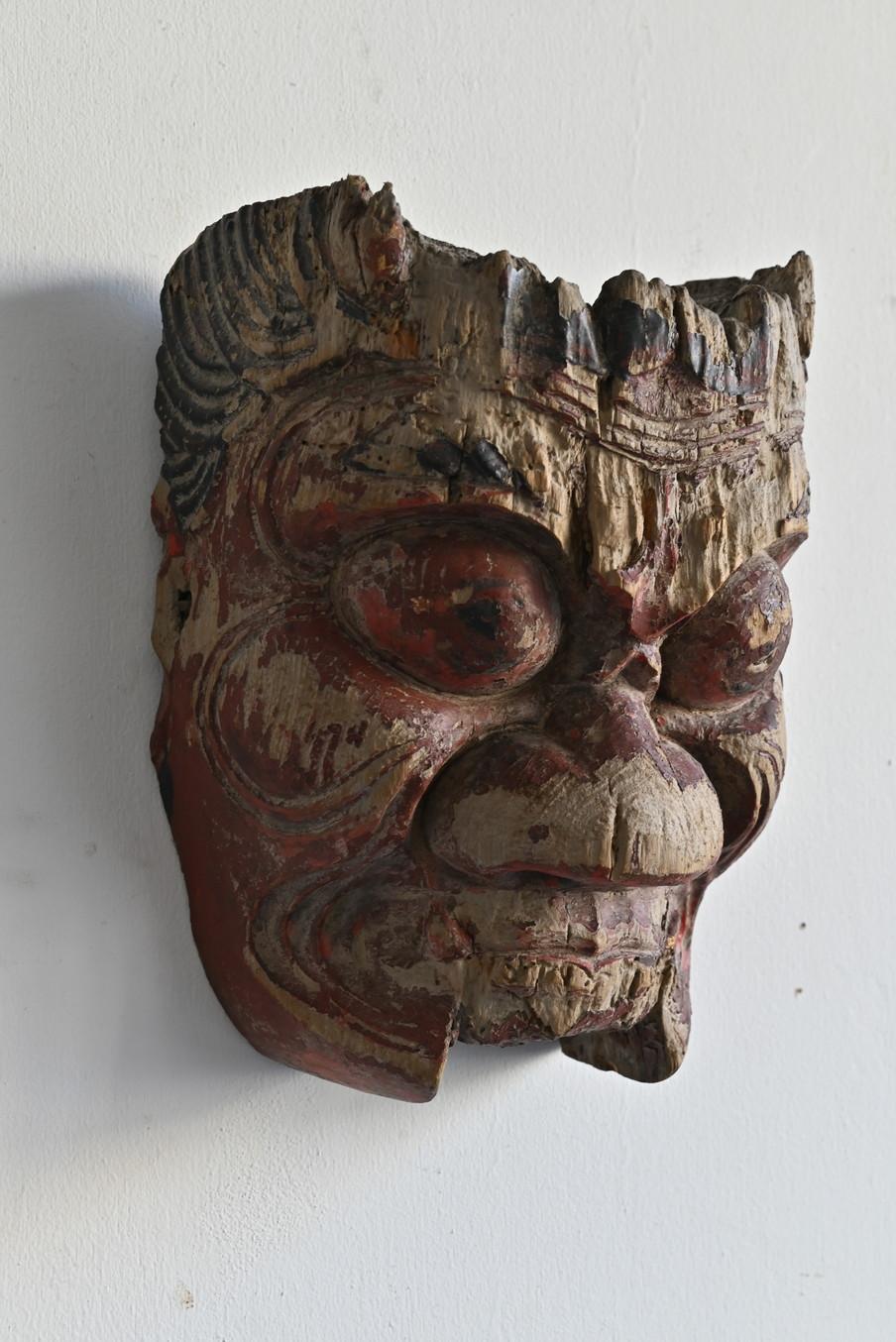 Meiji Masque démon japonais en bois ancien sculpté n° A/avant 19ème siècle/accroché au mur  en vente