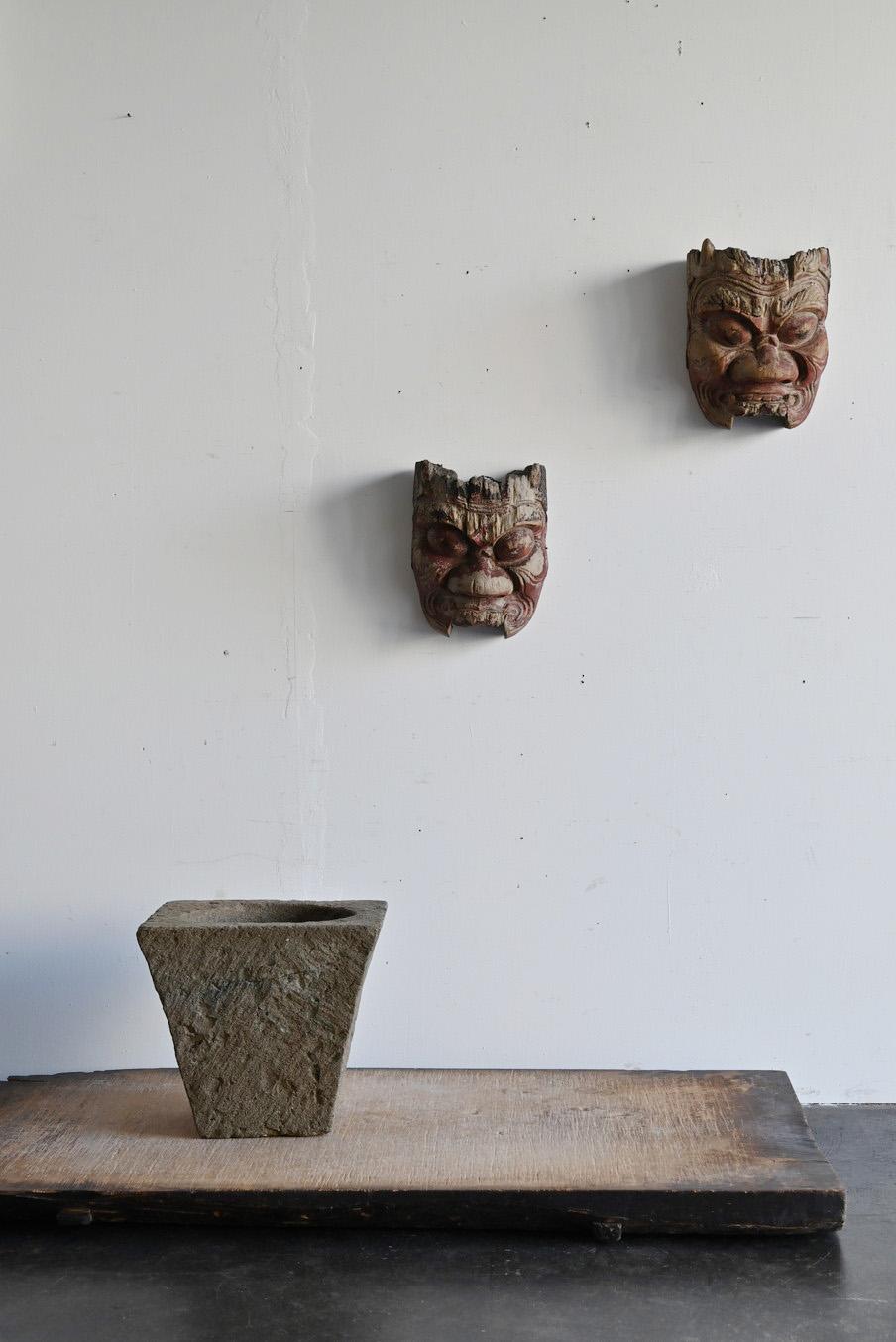 Bois Masque démon japonais en bois ancien sculpté n° A/avant 19ème siècle/accroché au mur  en vente