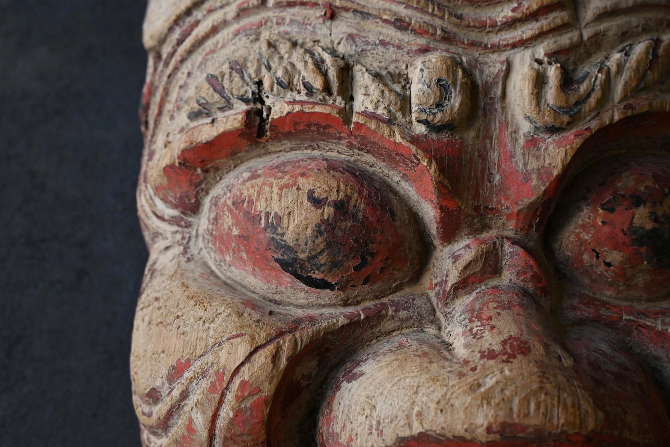 Masque démon japonais sculpté en bois ancien n°B/avant 19ème siècle/accroché au mur  en vente 1