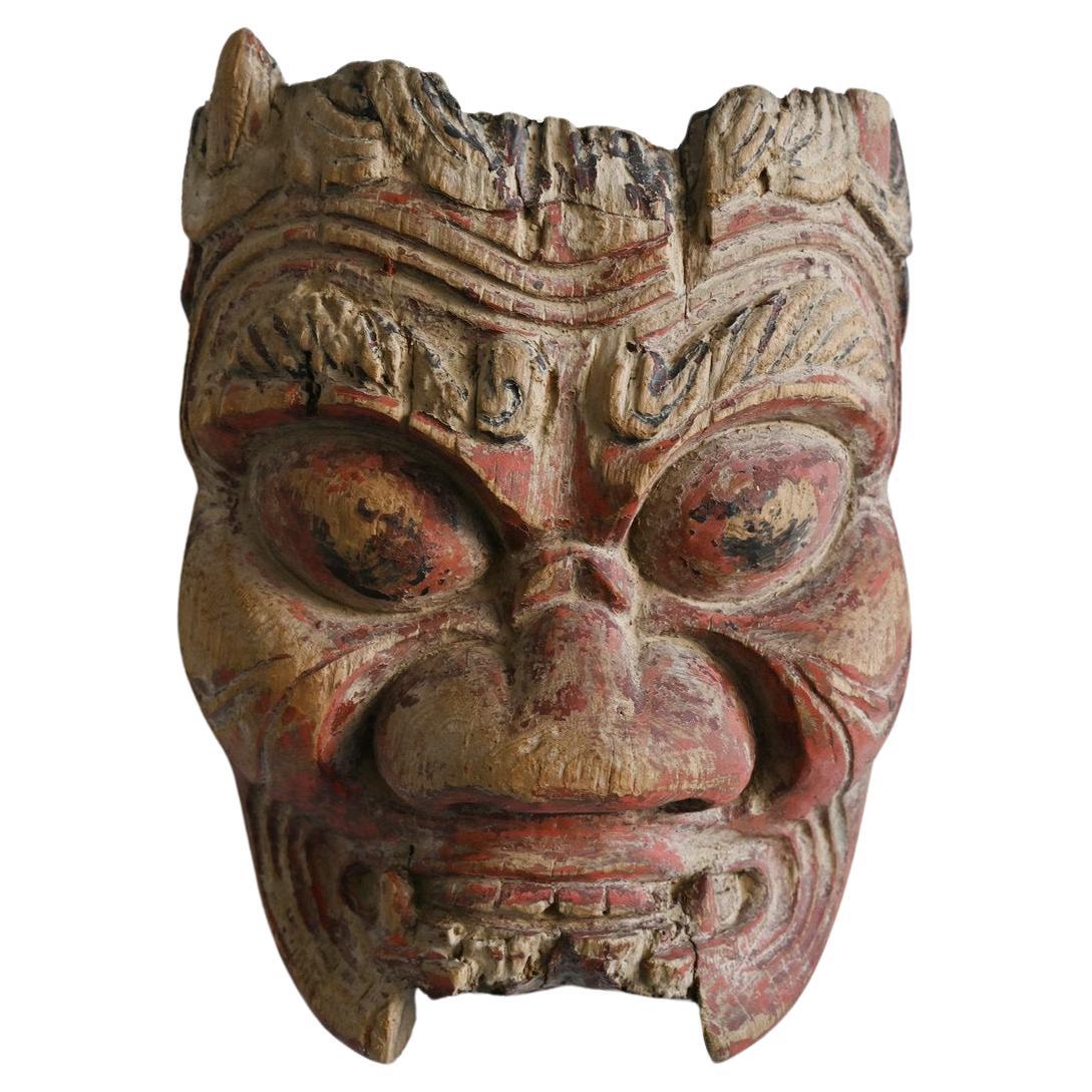 Masque démon japonais sculpté en bois ancien n°B/avant 19ème siècle/accroché au mur 