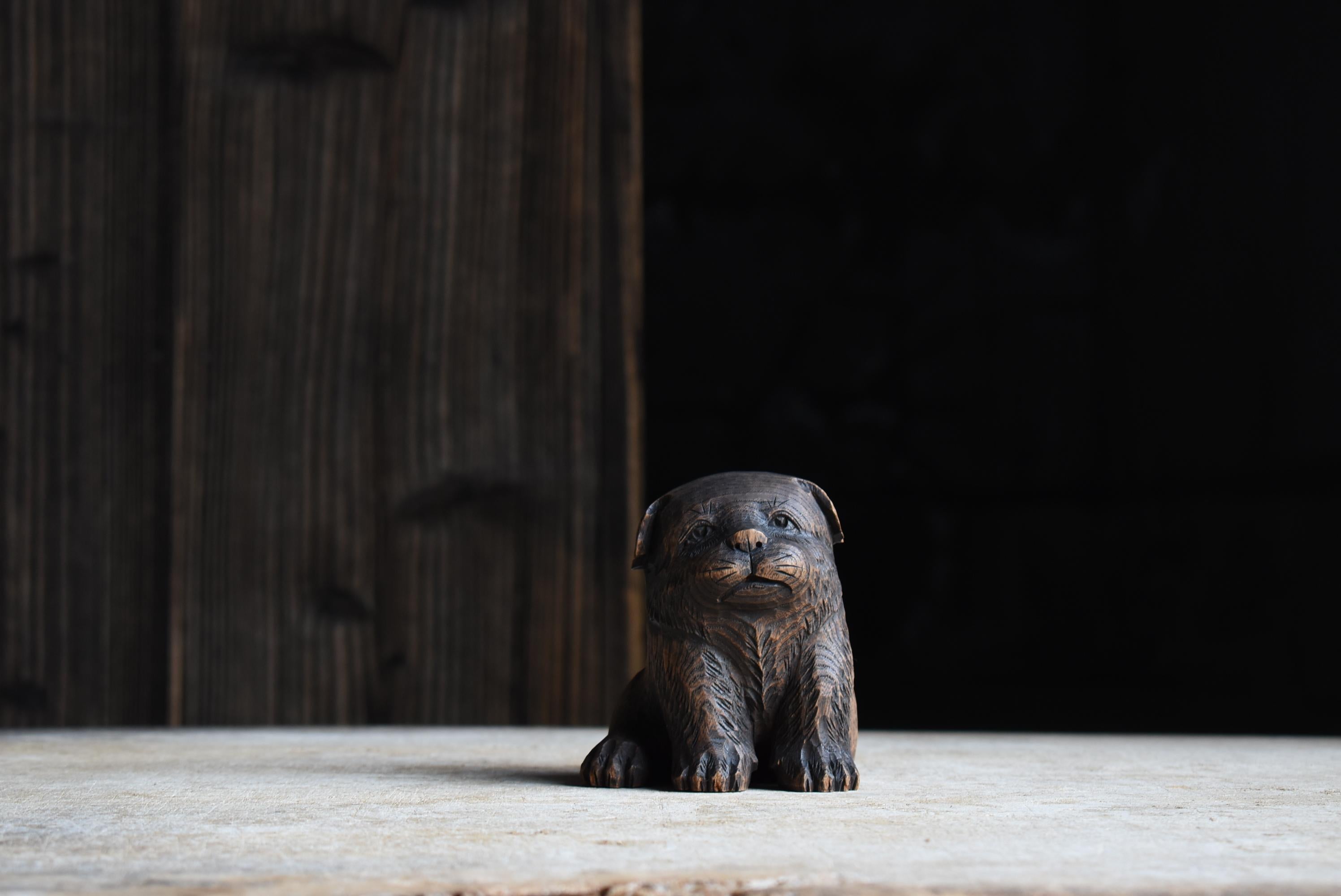 This account is operated by four different companies.
As for me, I specialize in Japanese antique furniture and objects.
With 20 years of experience as a buyer, I am leading Japanese antiques with a new perspective.

This is an old Japanese wood