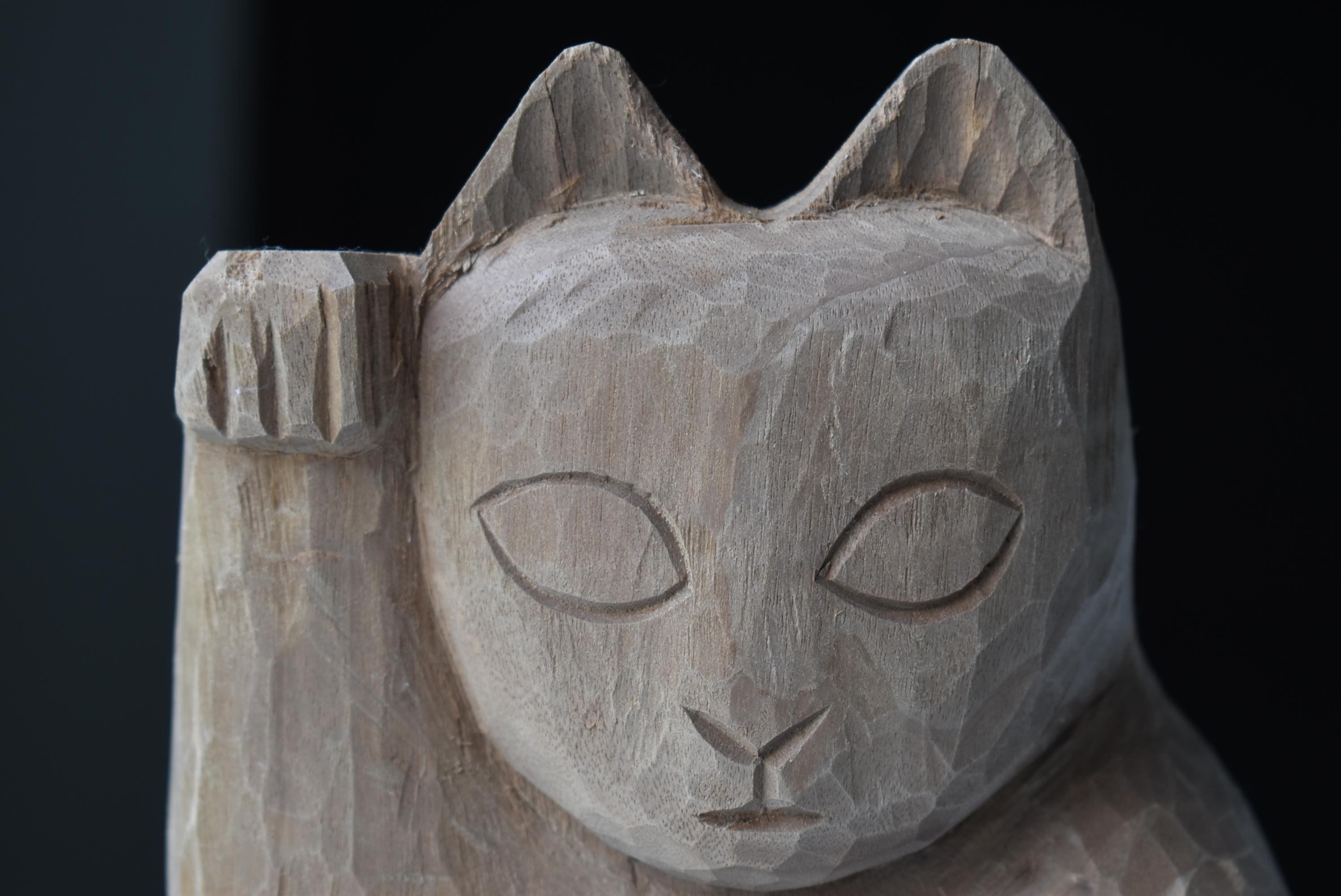 Japanese Old Wood Carving Maneki Neko 1940s-1970s/Beckoning Cat Animal Sculpture In Good Condition In Sammu-shi, Chiba