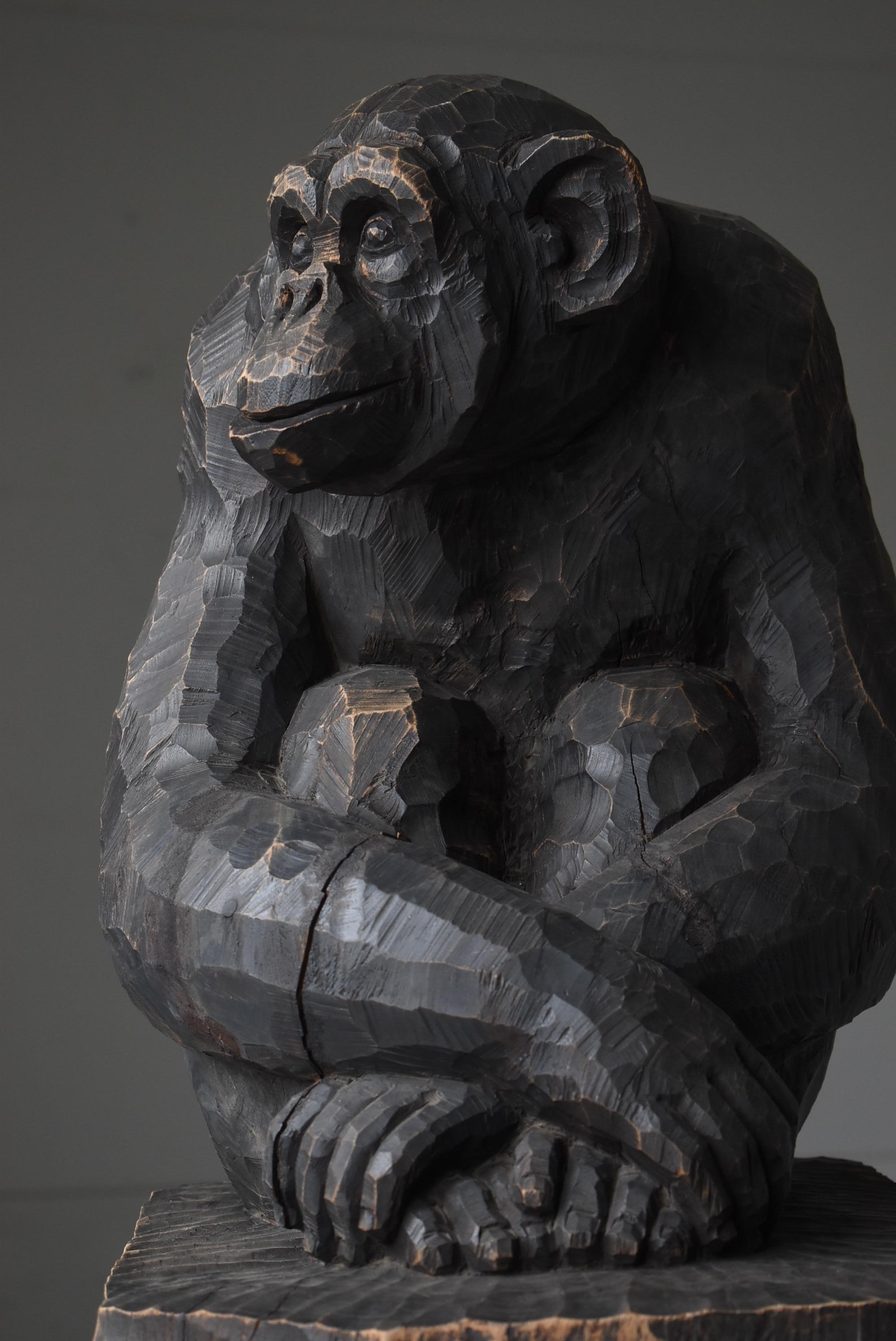 Japanese Old Wood Sculpture Chimpanzee 1940s-1960s / Wood Carving Mingei  In Good Condition For Sale In Sammu-shi, Chiba