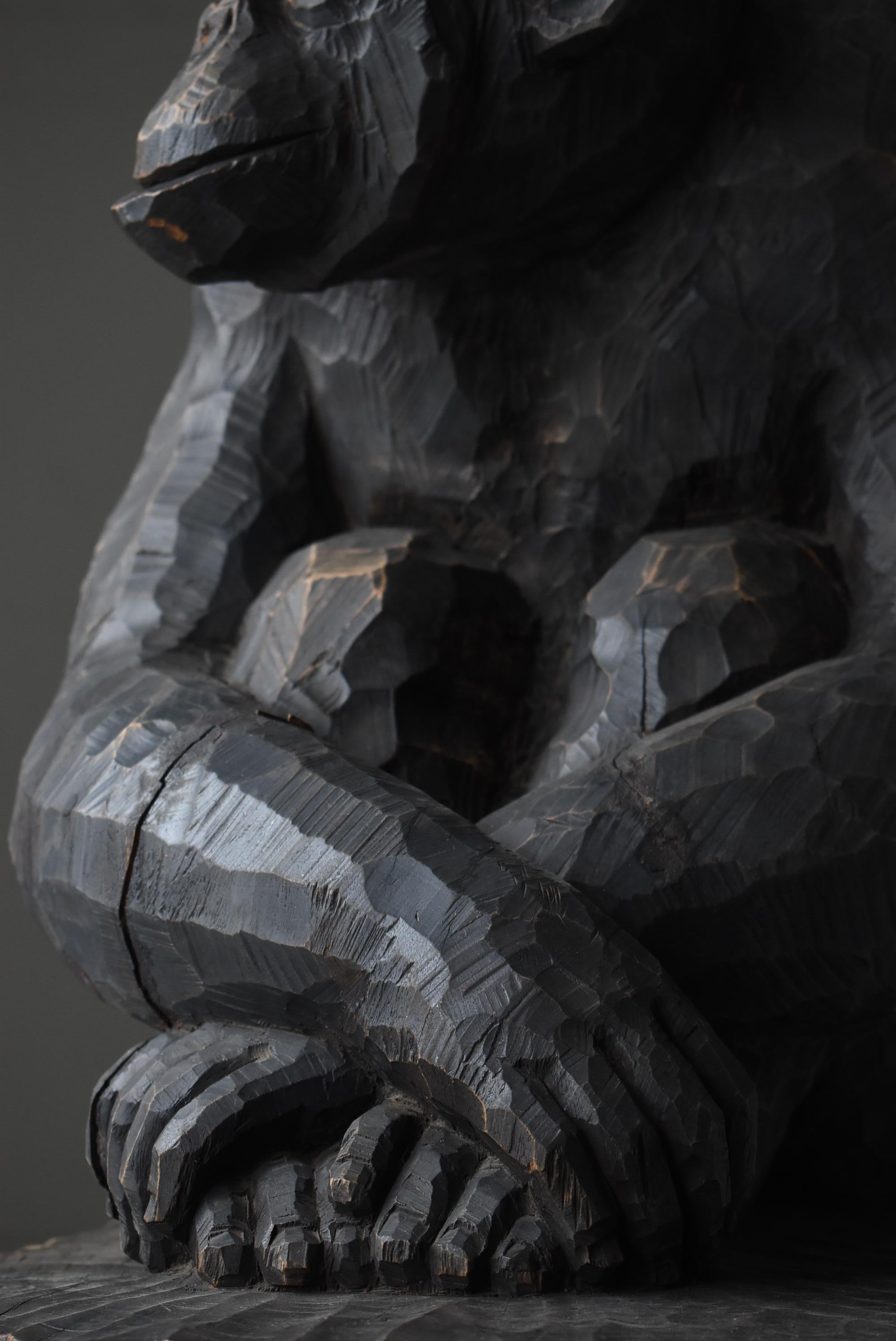 Milieu du XXe siècle Sculpture japonaise Chimpanzee des années 1940-1960 / sculpture en bois Mingei  en vente
