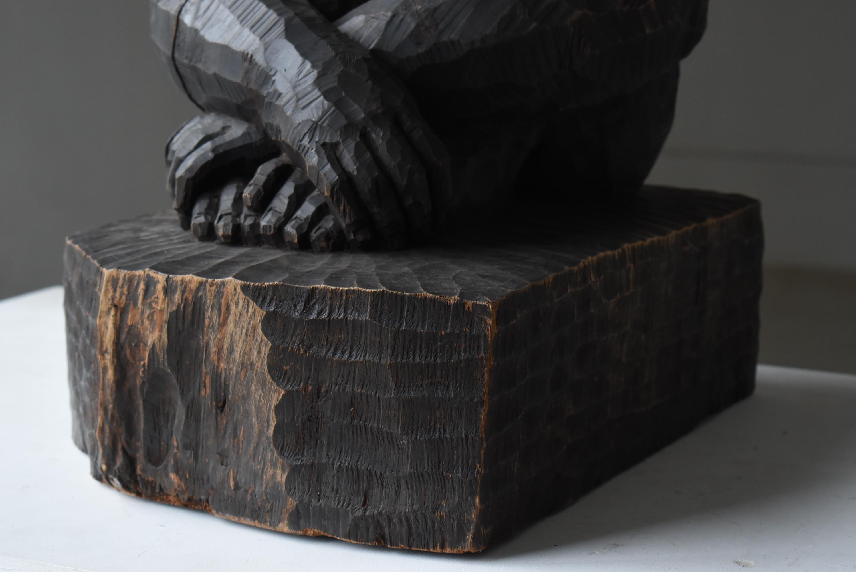 Bois Sculpture japonaise Chimpanzee des années 1940-1960 / sculpture en bois Mingei  en vente