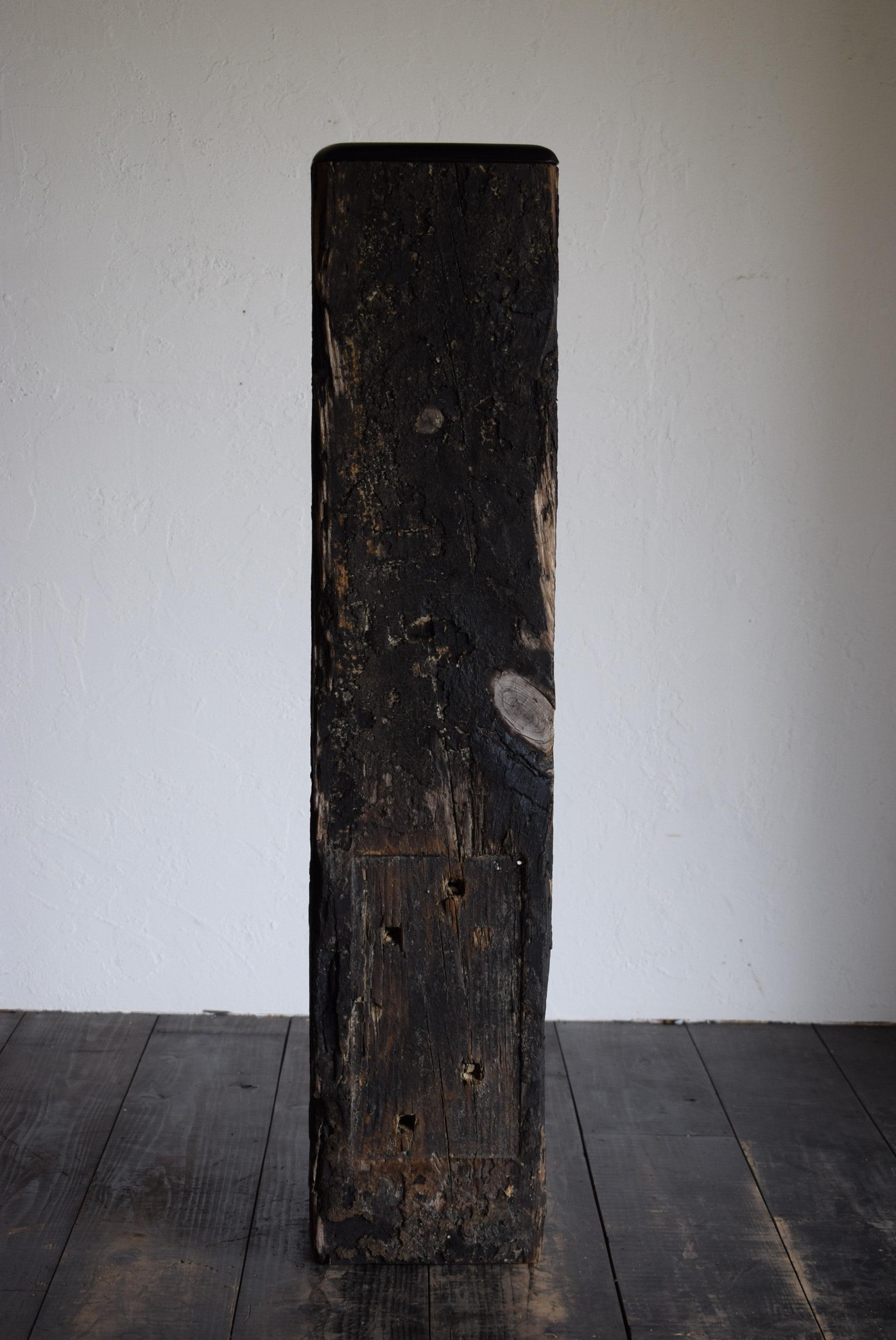 Japanese old wood stand / Exhibition stand wabi-sabi / primitive wood stand / In Good Condition For Sale In Sammu-shi, Chiba