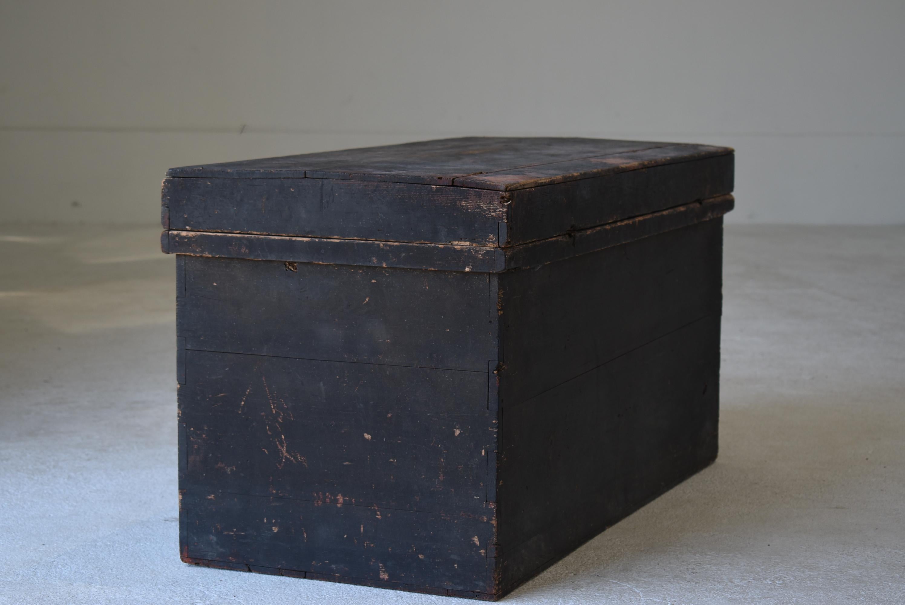 Japanese Old Wooden Box 1800-1900 / Antique Storage Side Table Coffee Table 1