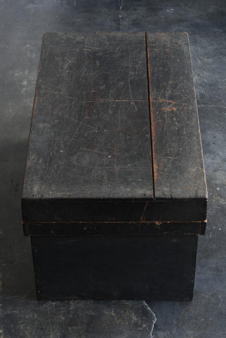 Meiji Japanese Old Wooden Box 1868-1900 / Antique Storage Sofa Table Coffee Table Side For Sale