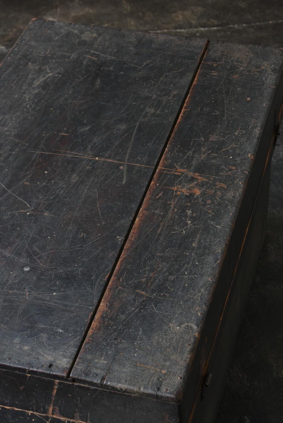 Japanese Old Wooden Box 1868-1900 / Antique Storage Sofa Table Coffee Table Side For Sale 1