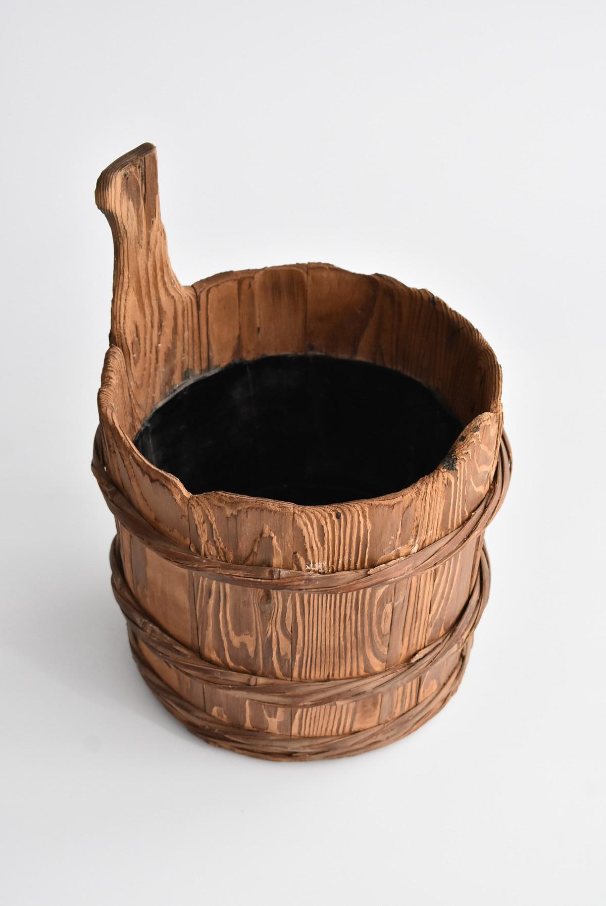 Japanese Old Wooden Bucket /Antique Vase /Wabi-Sabi Old Folk Implement In Good Condition In Sammu-shi, Chiba