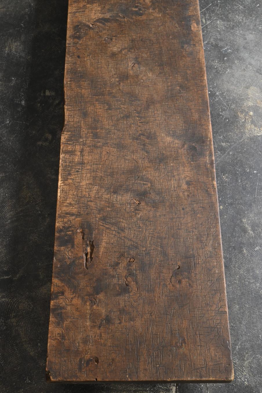 Japanischer alter niedriger Holztisch/ frühes 20. Jahrhundert/Sofatisch/ antike Arbeitsbank im Zustand „Gut“ im Angebot in Sammu-shi, Chiba