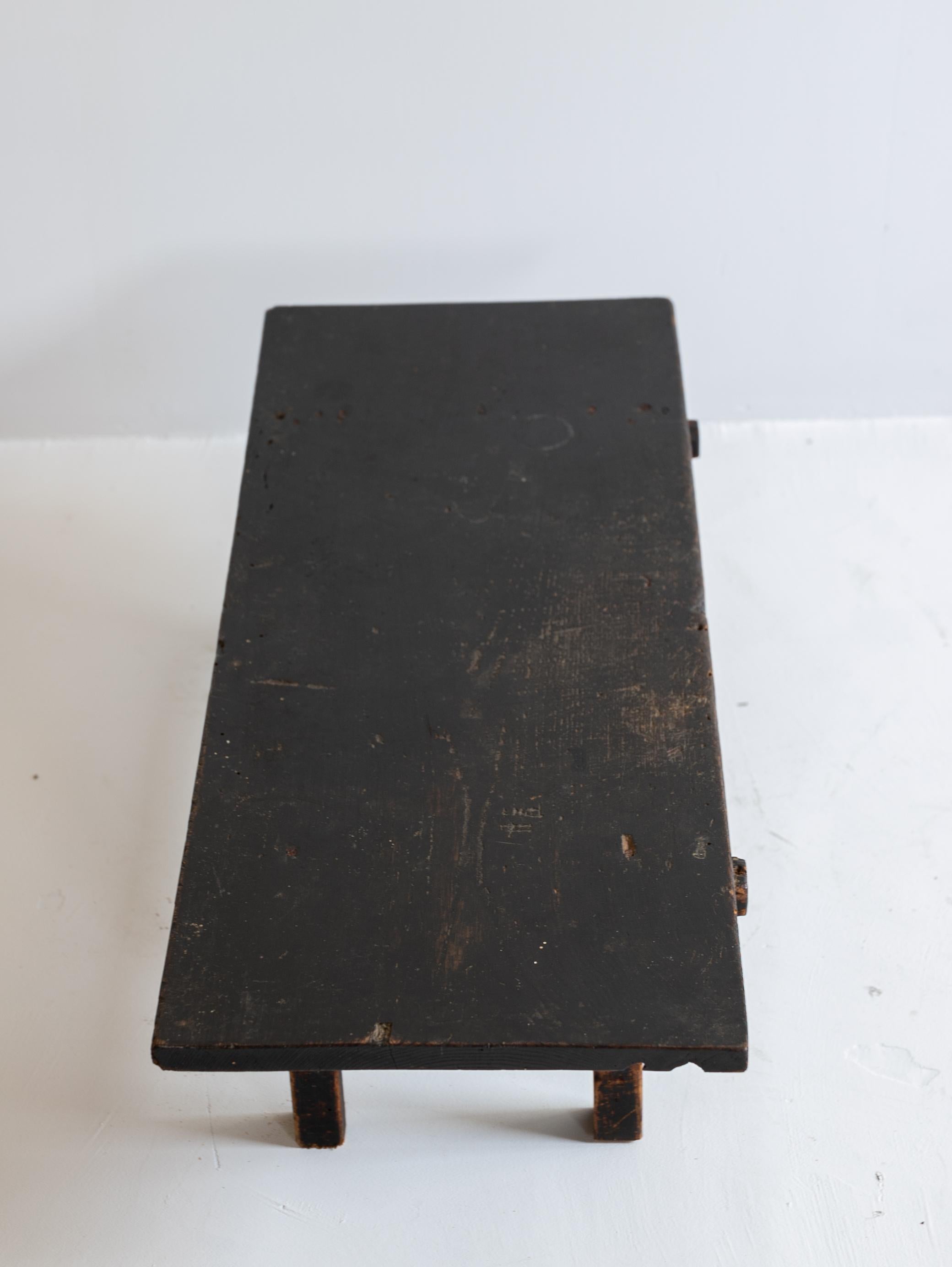Japanese old wooden low table/ wabisabi coffee table/1850-1920 For Sale 4