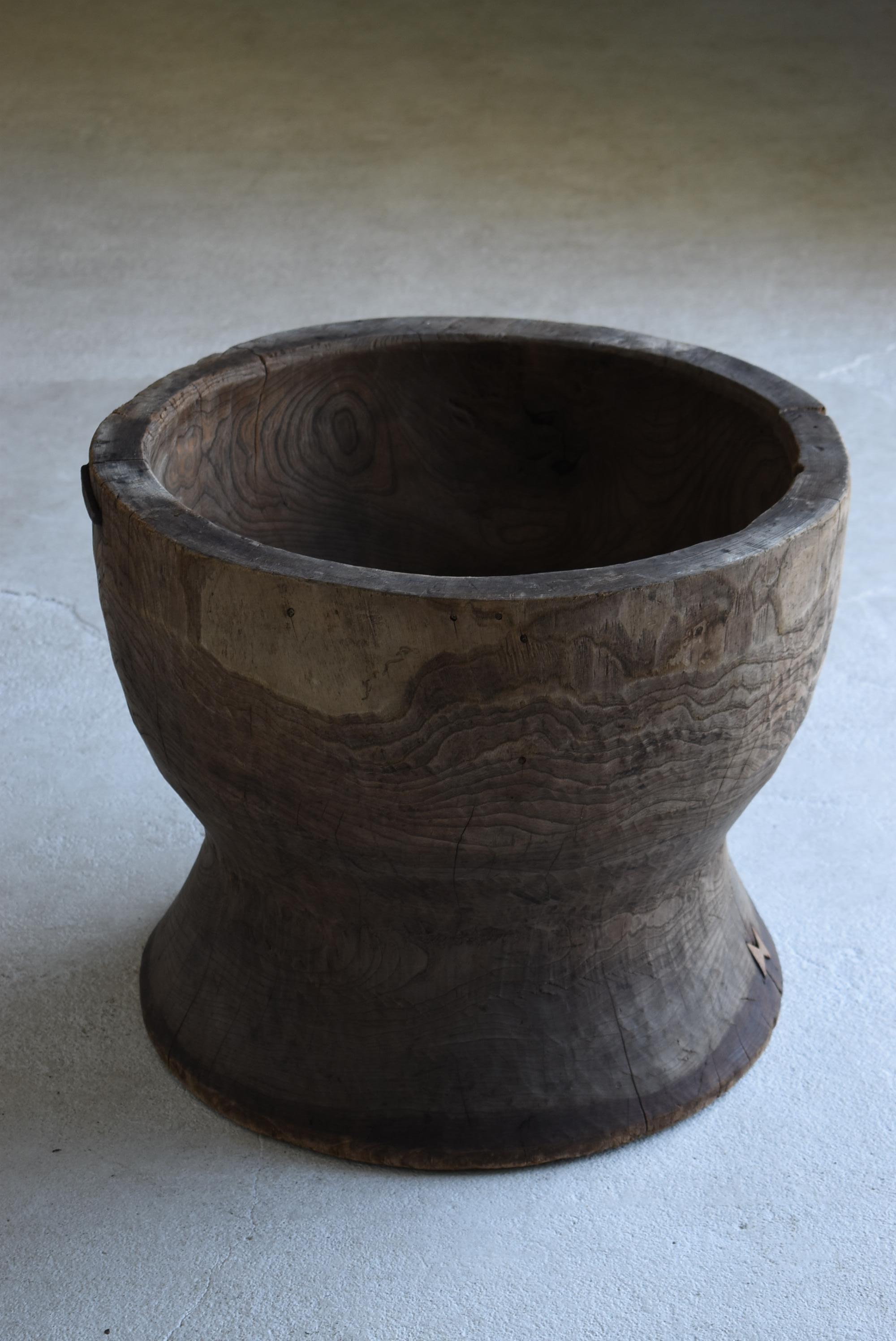 Japanese Old Wooden Mortar 1860s-1900s/Antique Plant Cover Coffee Table Wabisabi In Good Condition In Sammu-shi, Chiba