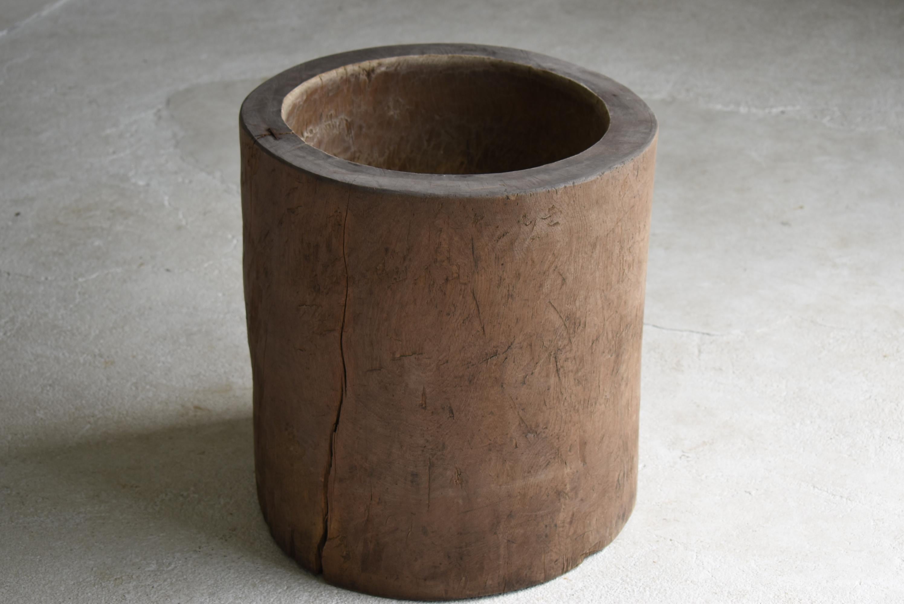 Japanese Old Wooden Mortar 1860s-1900s/Antique Plant Cover Primitive Wabisabi In Good Condition In Sammu-shi, Chiba