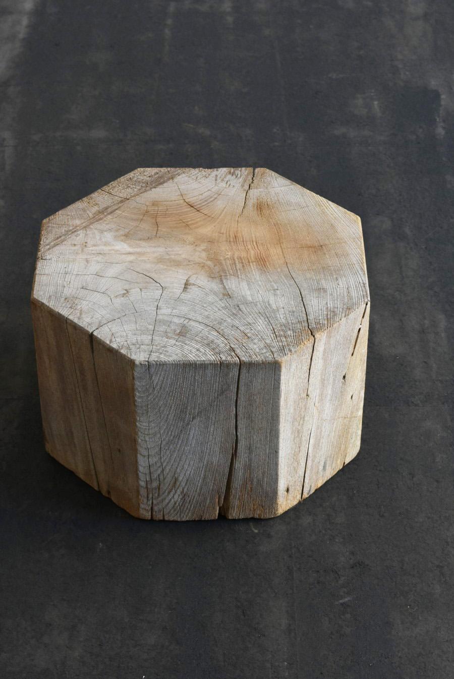 This is an old Japanese octagonal pedestal.
The Material is zelkova wood.
It is believed to have been made between the end of the 19th century and the beginning of the 20th century (1880-1920).
Keyaki is known as a high-grade wood that is
