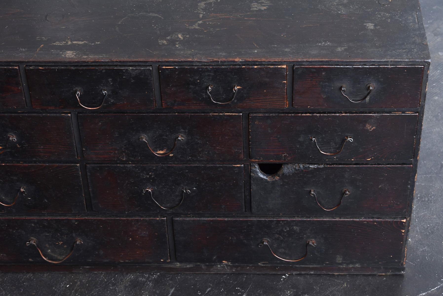 We have an aesthetic sense peculiar to Japanese people.
And we introduce the unique items that only we can do, the route of purchasing in Japan, the experience value so far, and the way that no one can imitate.


These drawers were made in Japan