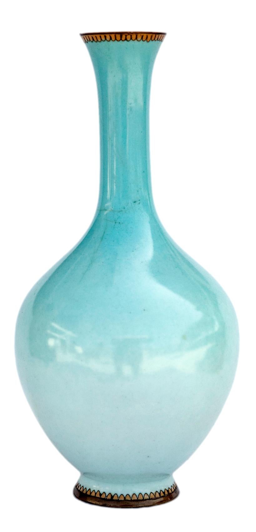 Japanische Ombre Cloisonné emaillierte Vase (20. Jahrhundert) im Angebot
