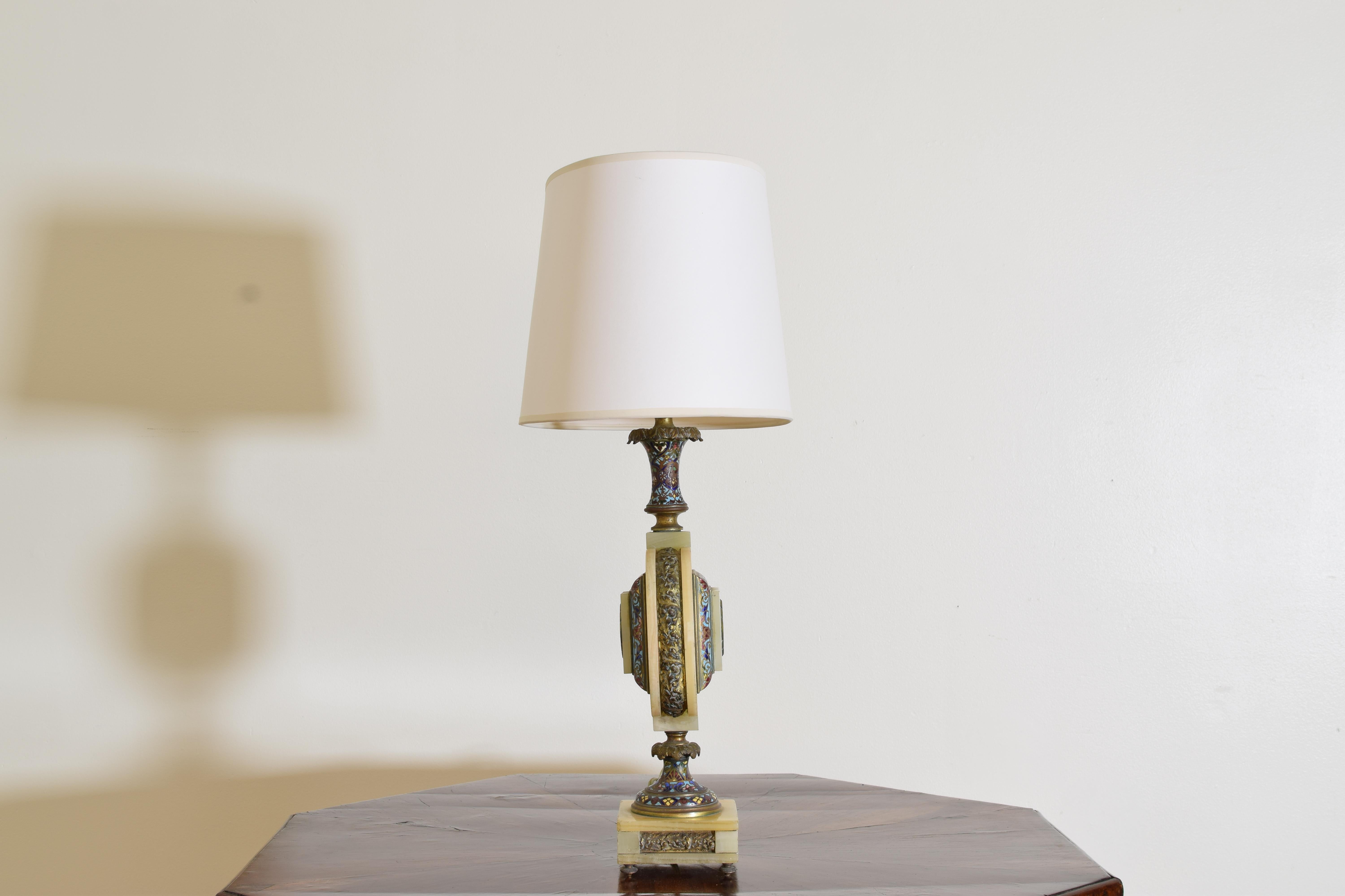 Lampe de table japonaise en onyx et émail cloisonné, 1er quart du 20e siècle Bon état - En vente à Atlanta, GA