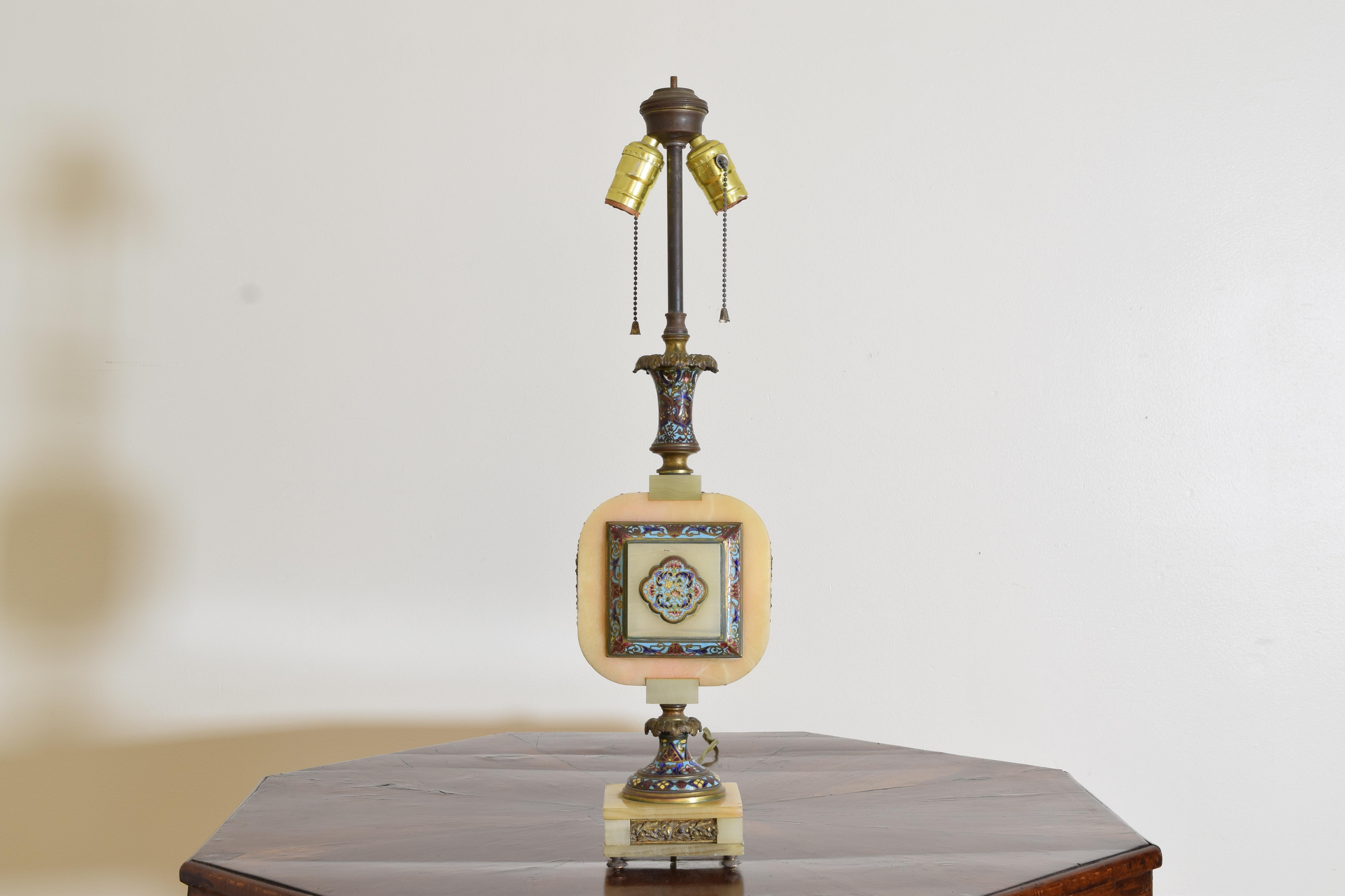 Début du 20ème siècle Lampe de table japonaise en onyx et émail cloisonné, 1er quart du 20e siècle en vente