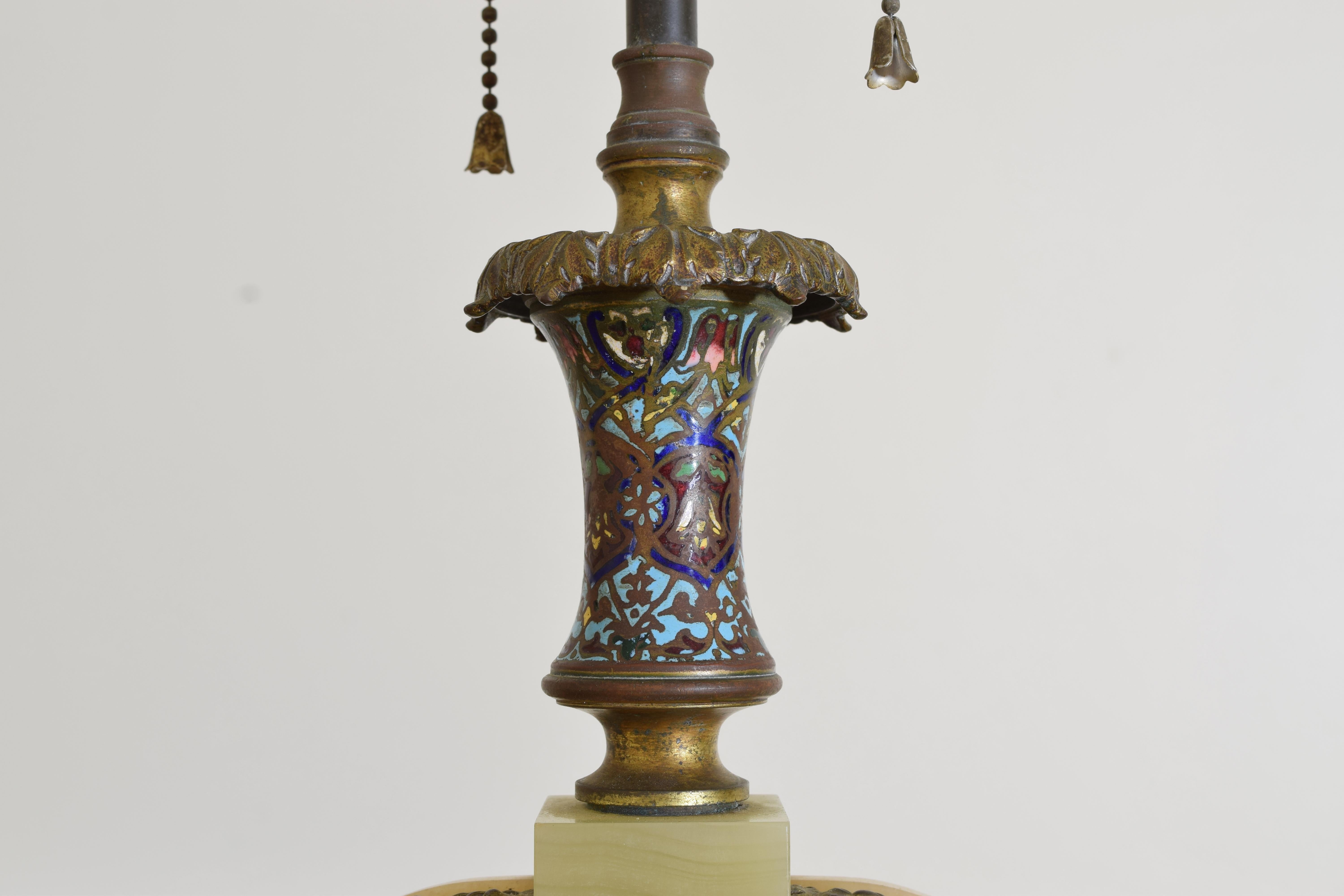 Émail Lampe de table japonaise en onyx et émail cloisonné, 1er quart du 20e siècle en vente