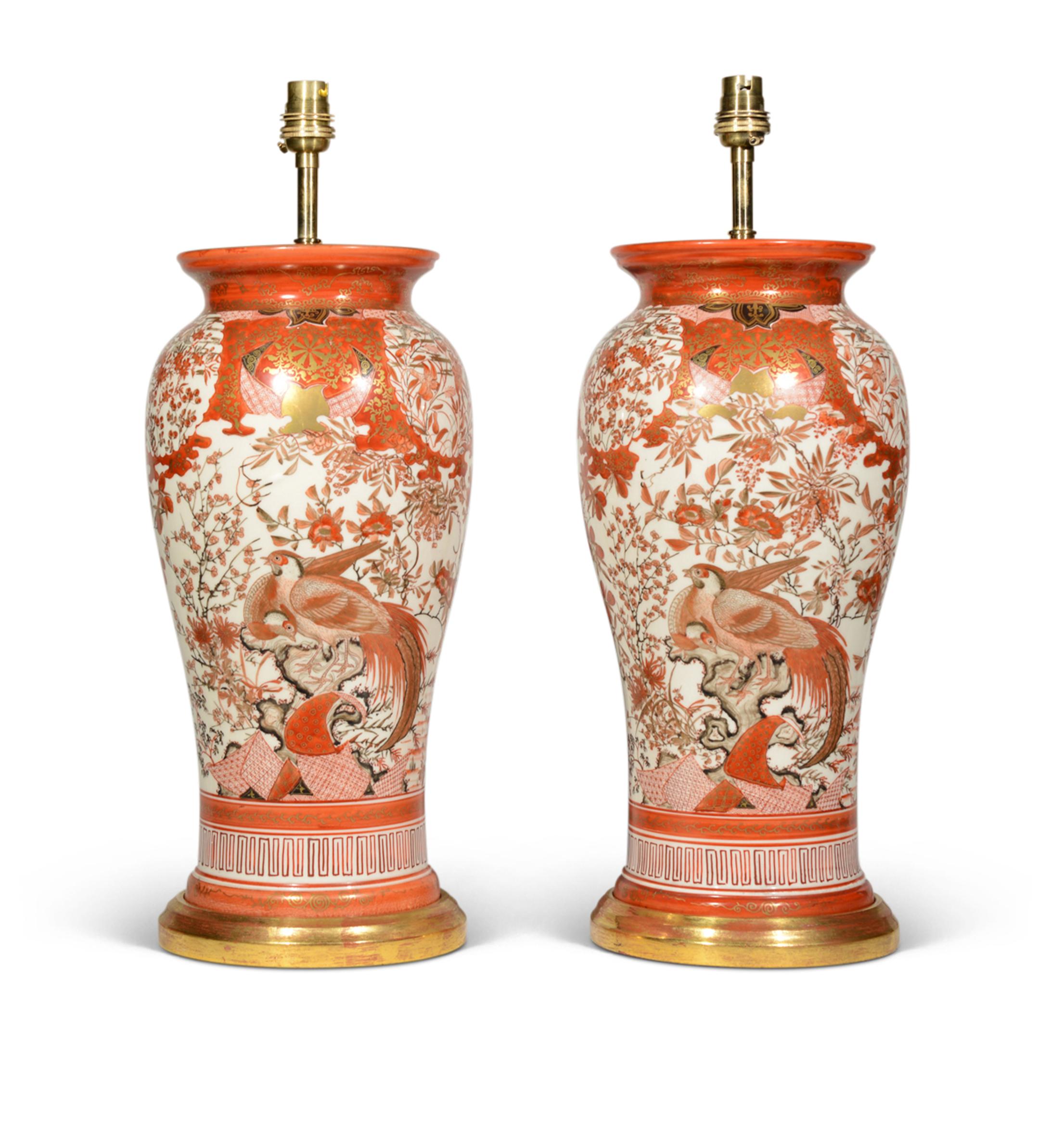 Pareja de Lámparas de Mesa Japonesas Kutani Naranja y Doradas del Siglo XIX Dorado en venta