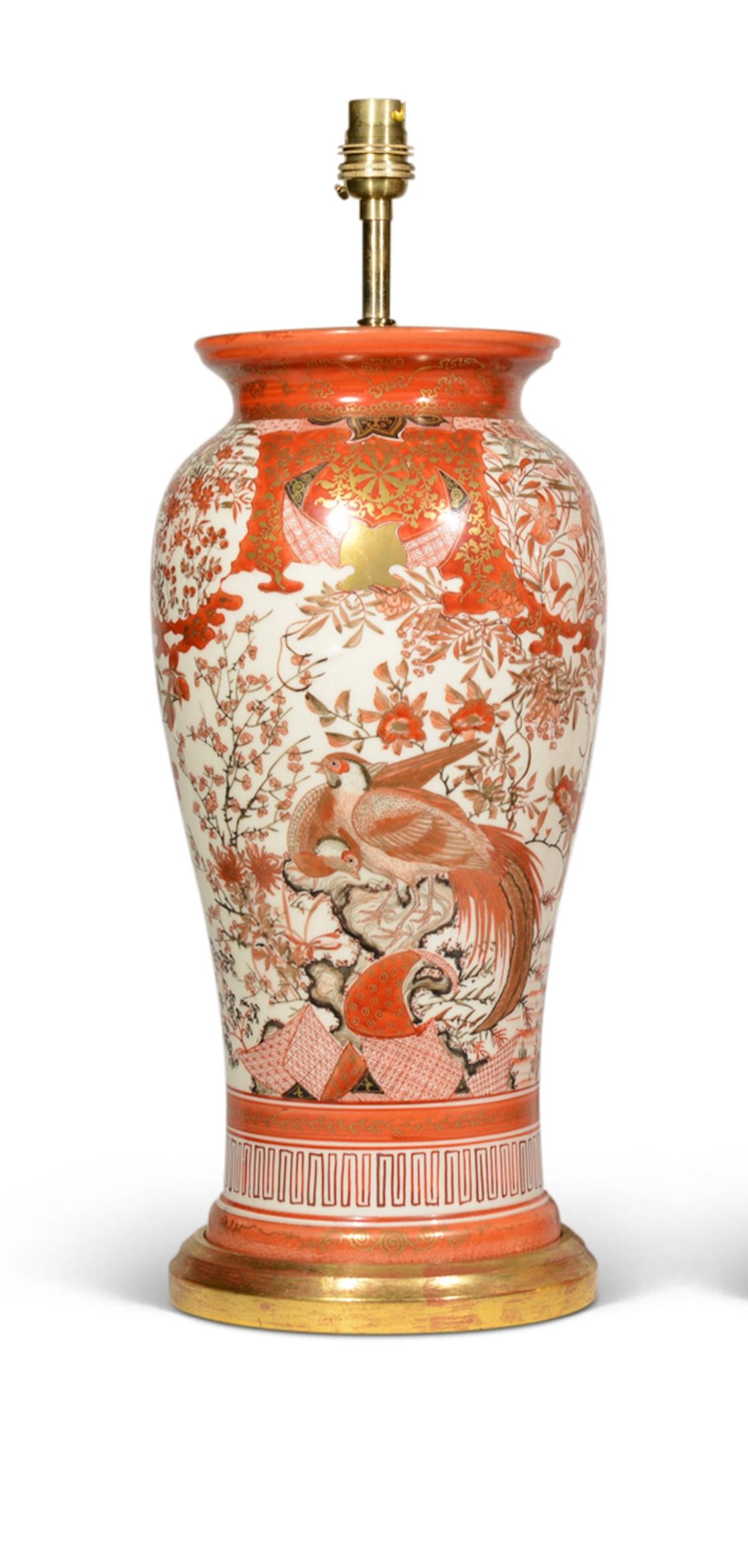 Pareja de Lámparas de Mesa Japonesas Kutani Naranja y Doradas del Siglo XIX en Bueno estado para la venta en London, GB