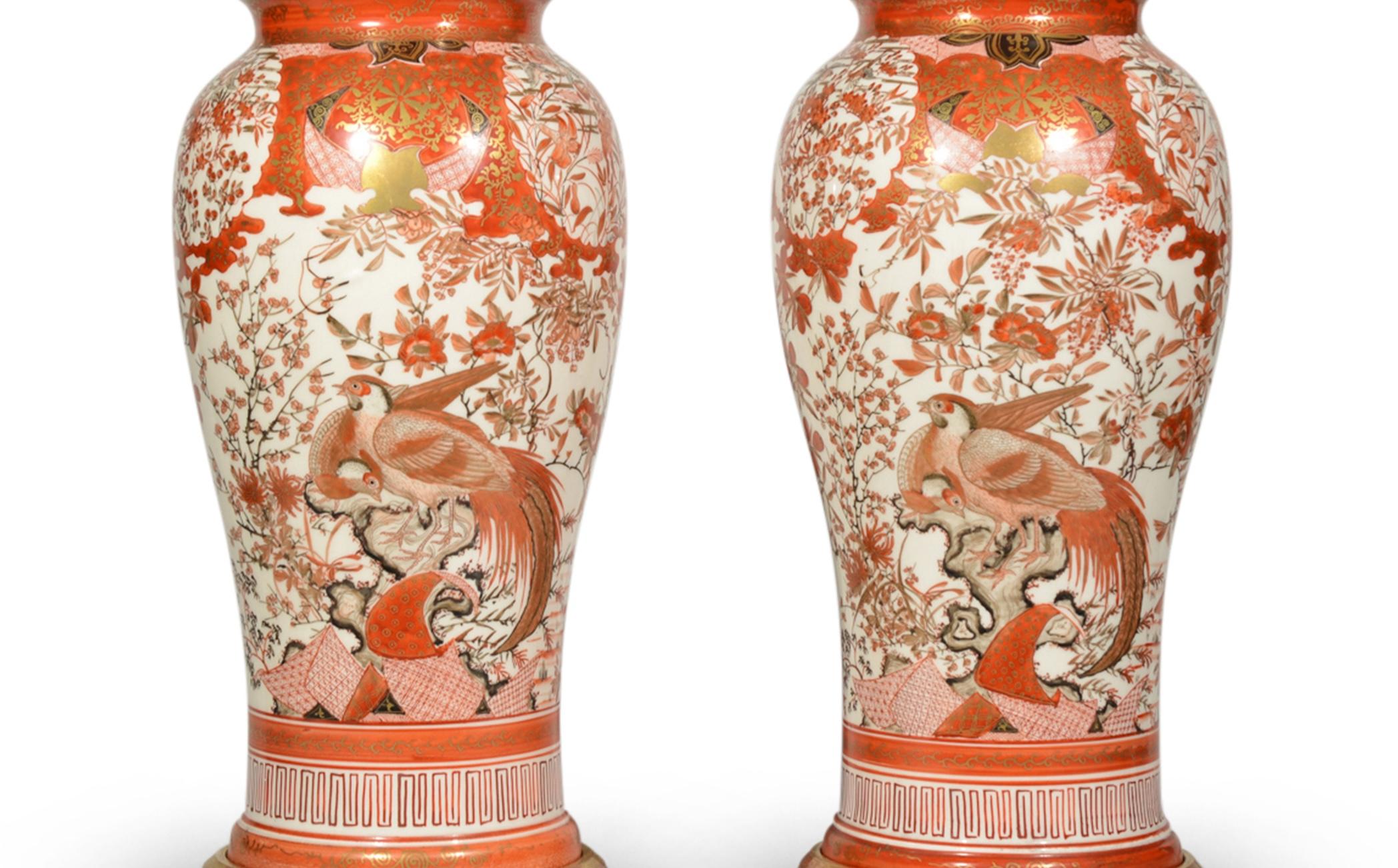 Japanese Orange and Gilt Kutani Pair of 19th Century Table Lamps For Sale 4
