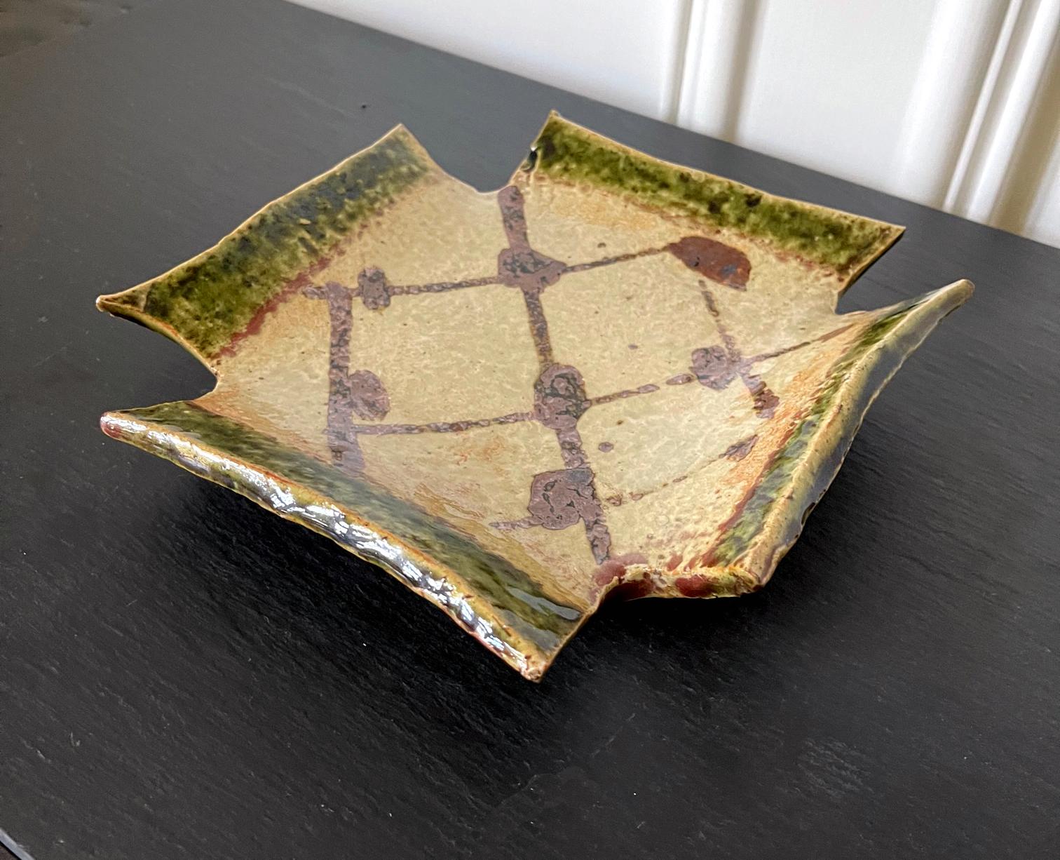 Japanese Oribe Glazed Stoneware Dish by Kitaoji Rosanjin In Good Condition For Sale In Atlanta, GA