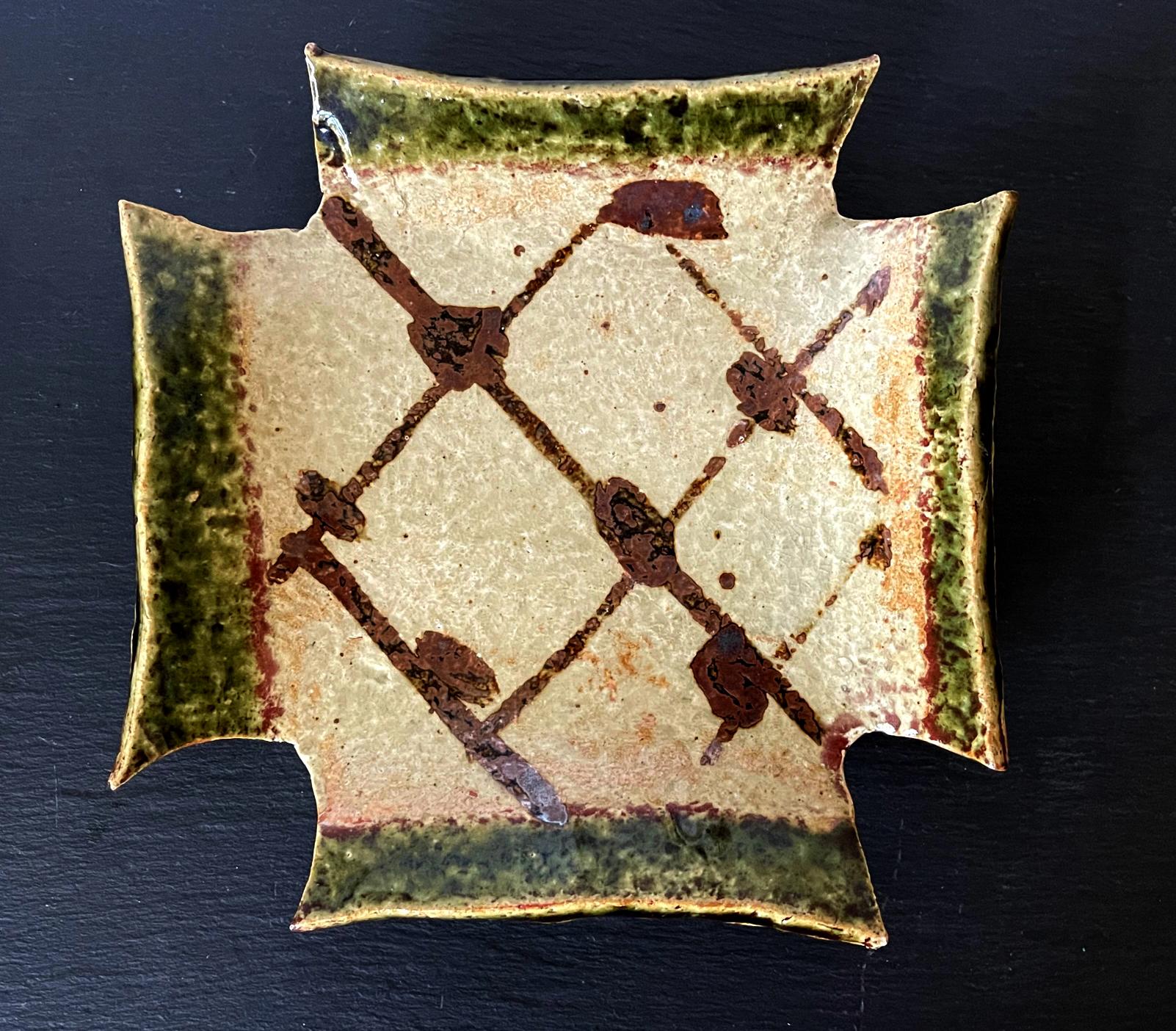 20th Century Japanese Oribe Glazed Stoneware Dish by Kitaoji Rosanjin For Sale