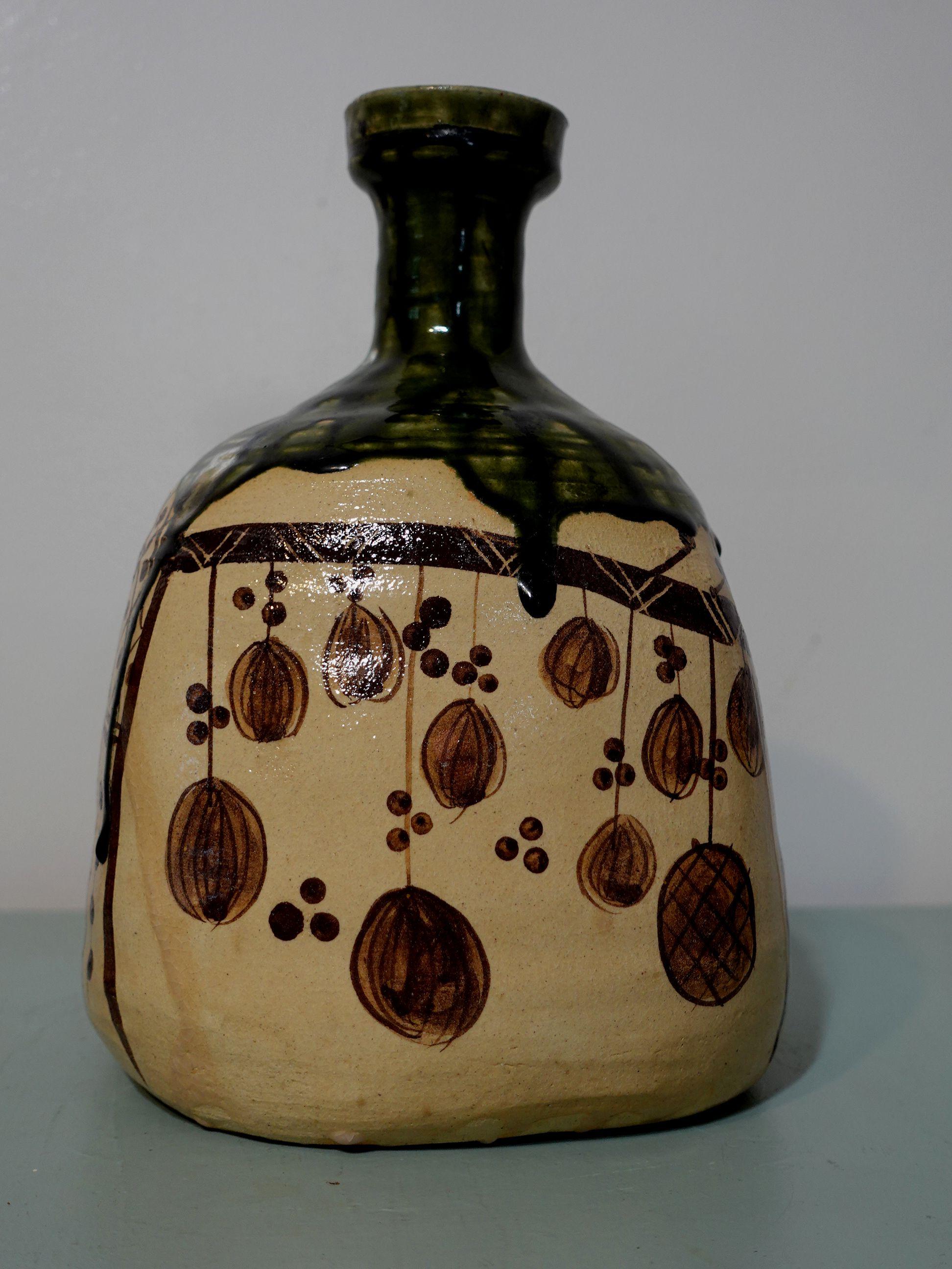 Japanese Oribe Stoneware/Sake Vase w/ Box by Master Takiguchi Kiheiji 瀧口喜兵爾 For Sale 4