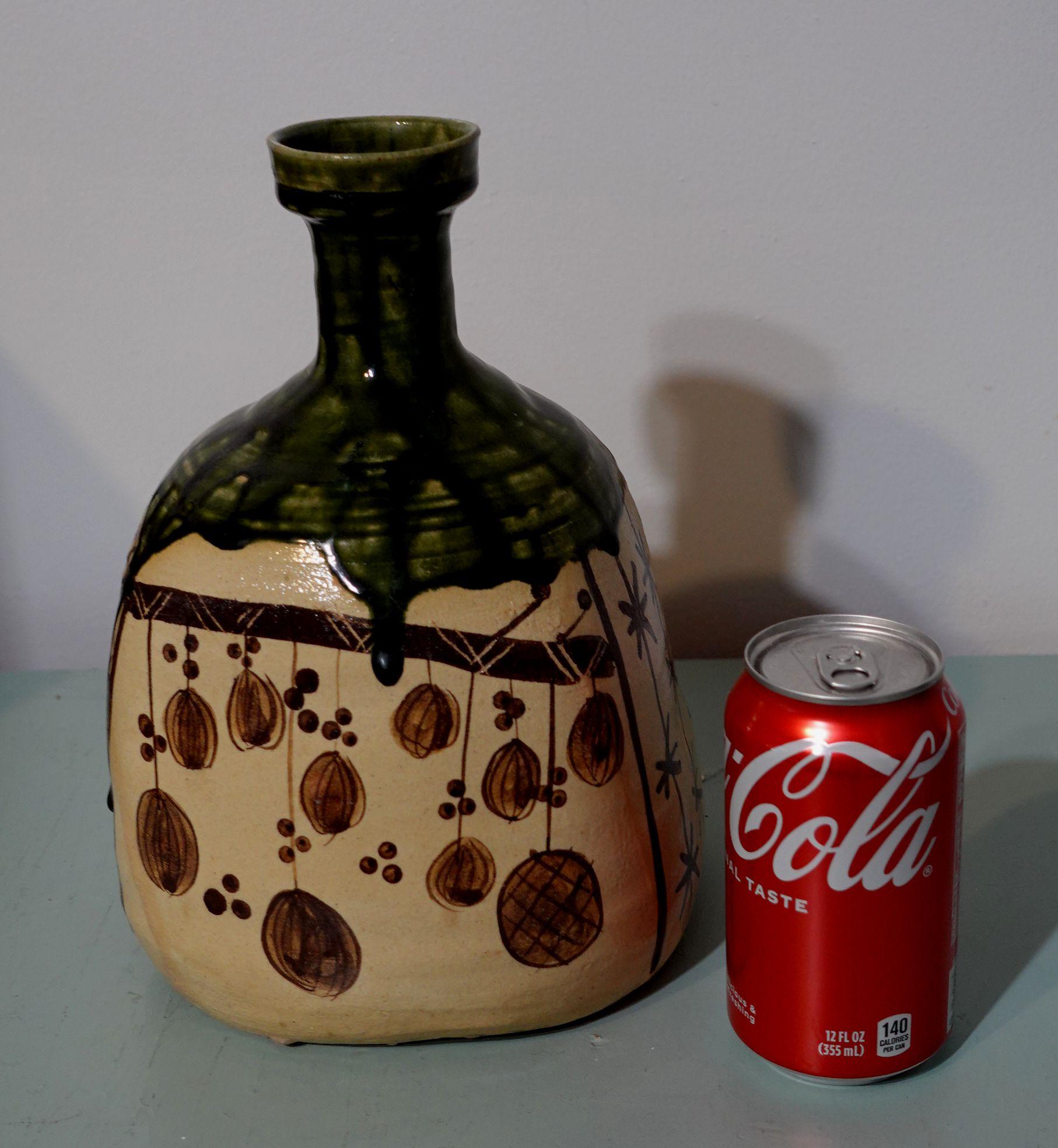 Japanese Oribe Stoneware/Sake Vase w/ Box by Master Takiguchi Kiheiji 瀧口喜兵爾 For Sale 7