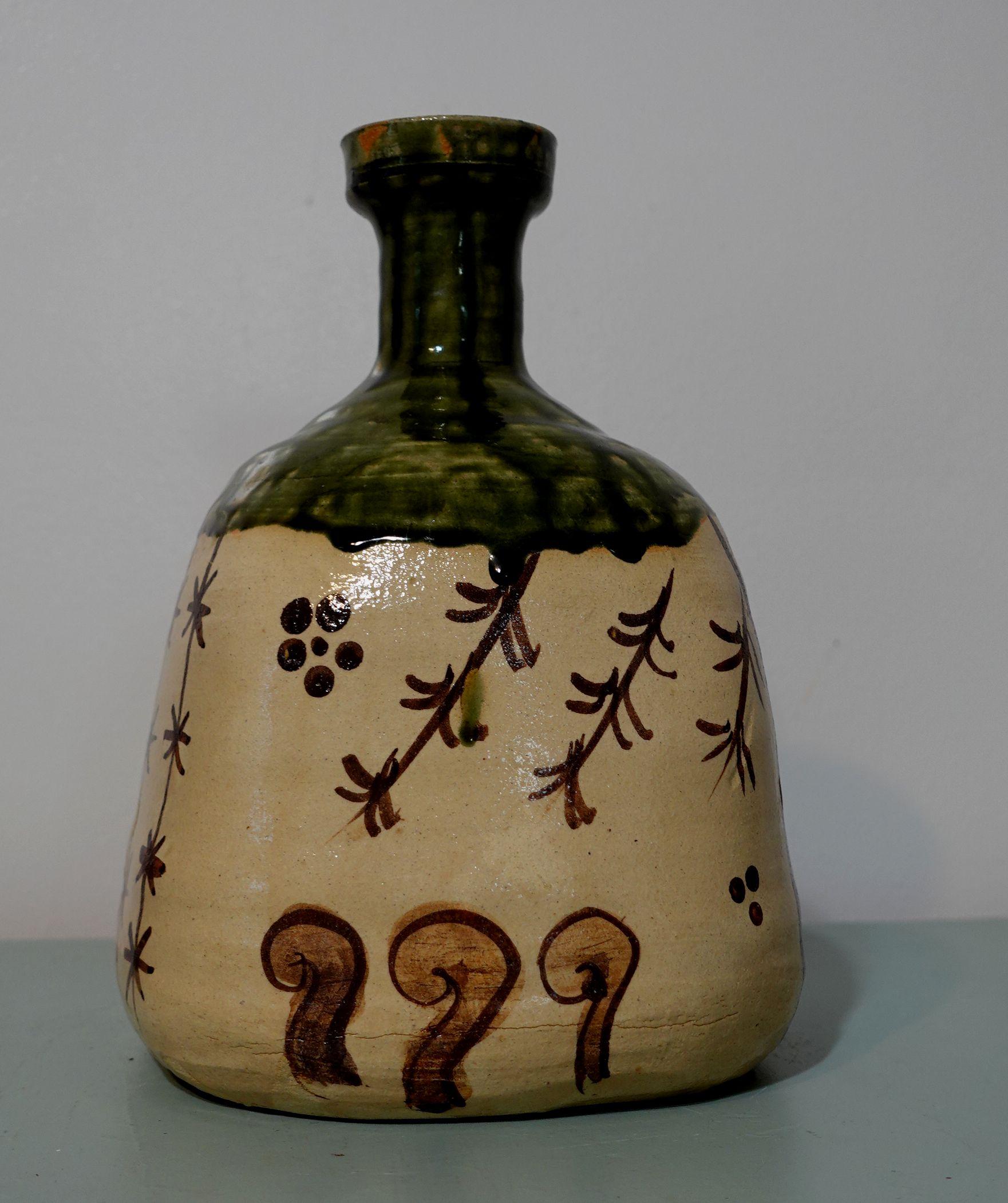 Japanese Oribe Stoneware/Sake Vase w/ Box by Master Takiguchi Kiheiji 瀧口喜兵爾 For Sale 2