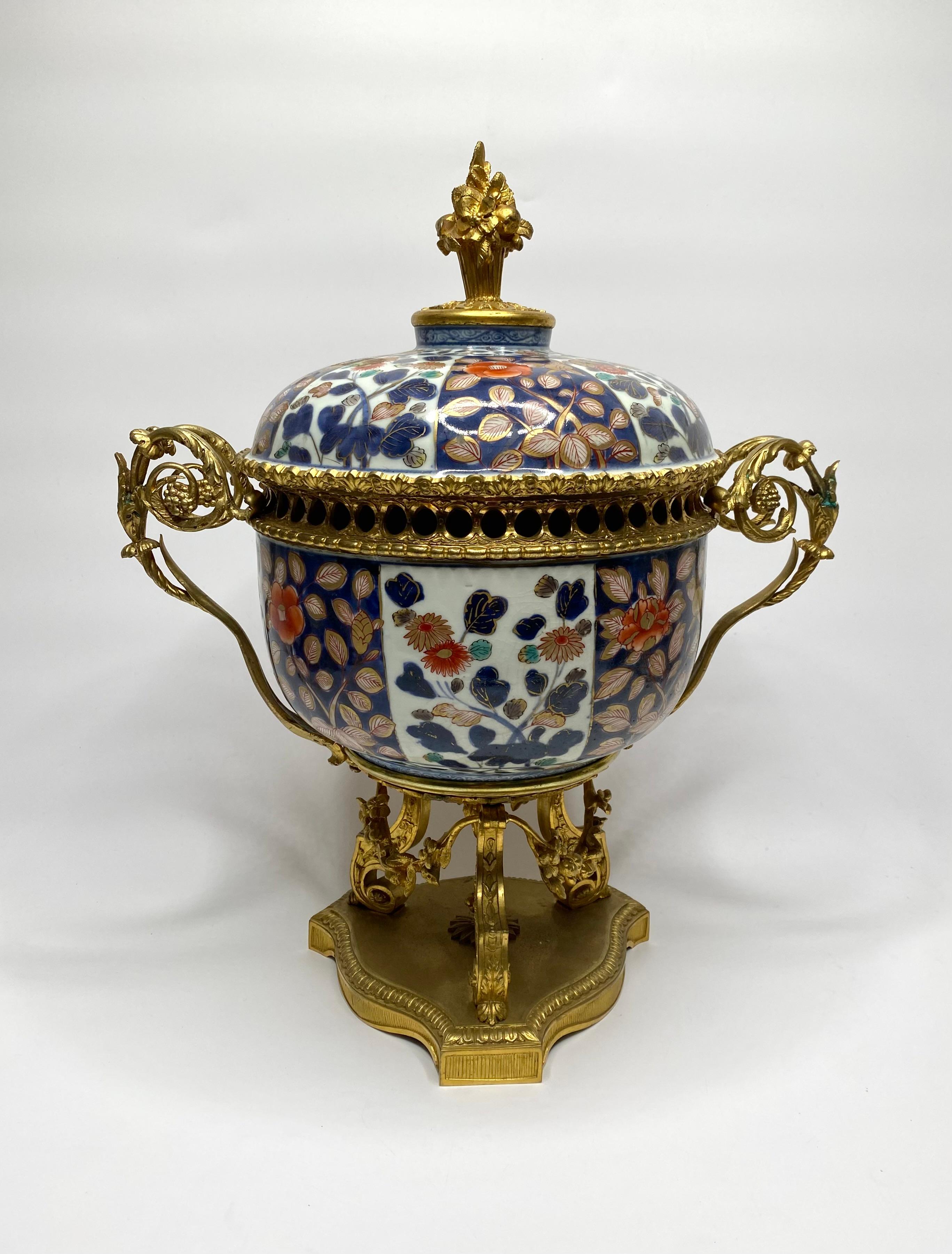 Japanese ormolu mounted Imari bowl & cover, c.1700. Edo Period. In Excellent Condition For Sale In Gargrave, North Yorkshire
