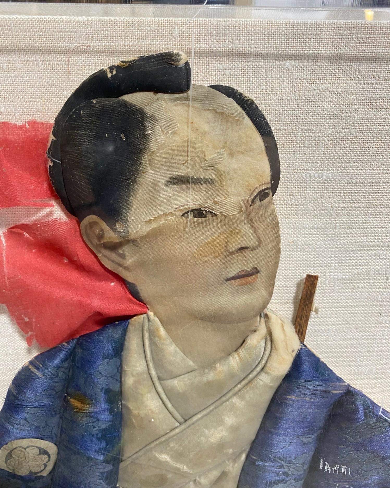 Fait main Poupée de marionnette Showa en textile pressé japonais avec cadre Samurai en forme de coussin en vente
