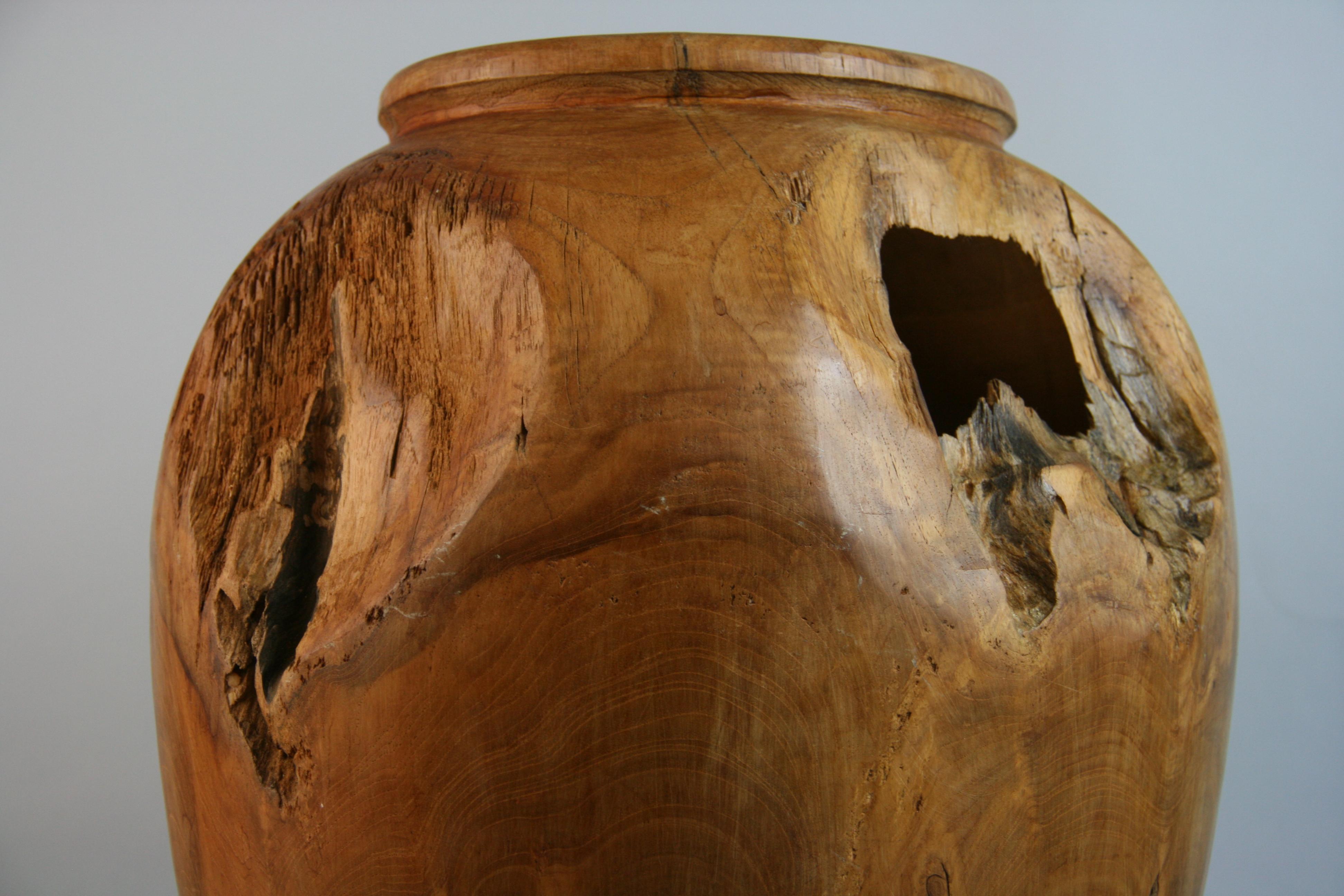Japanische Wabi Sabi  Übergroße gedrechselte Urne aus massivem Holzblock im Angebot 3