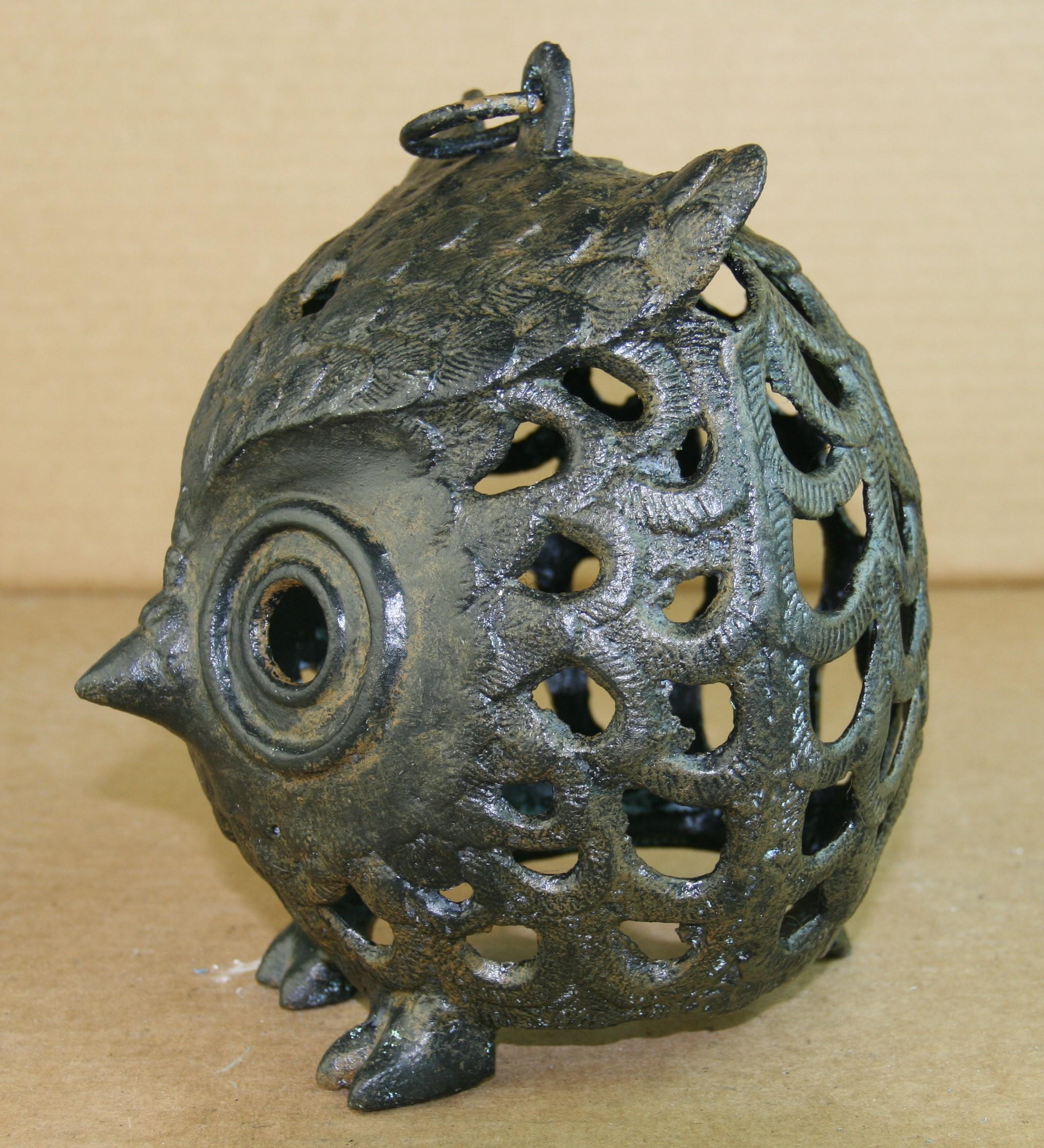 Japanese Owl Garden Lighting Lantern with Antique Chain In Good Condition In Douglas Manor, NY