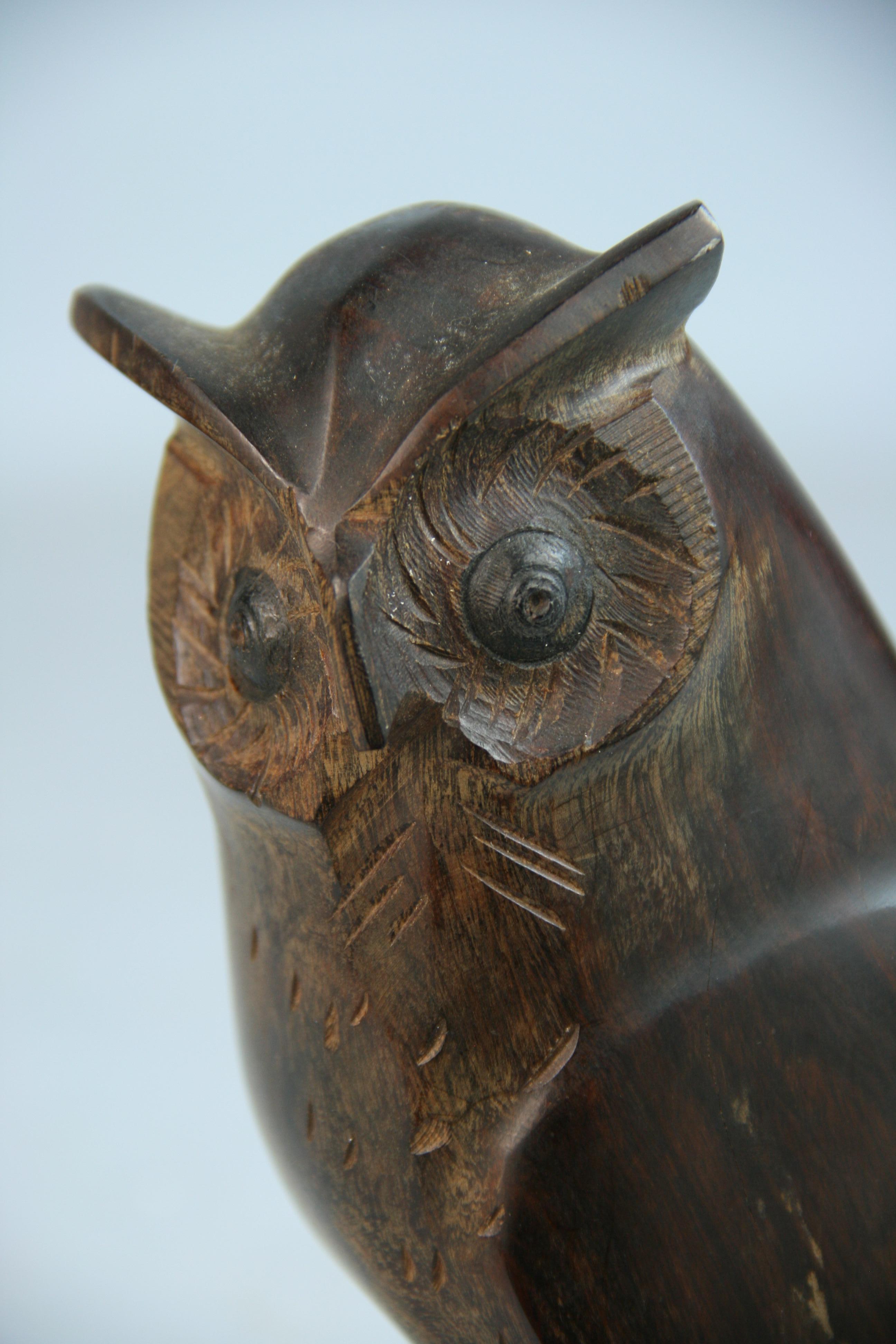 Japanese  Owl Hand Carved Rosewood Sculpture In Good Condition For Sale In Douglas Manor, NY