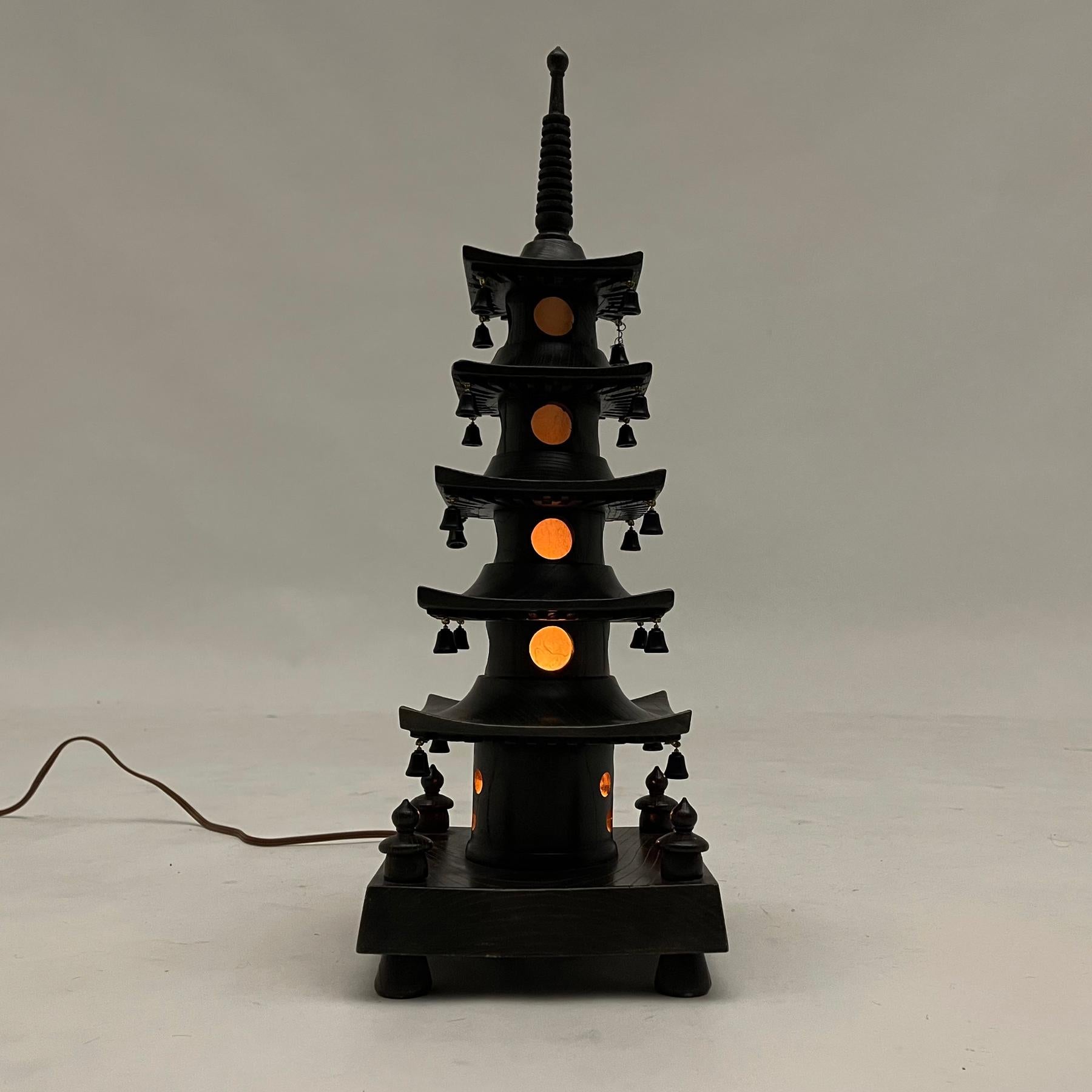 Japanese Pagoda Lamp In Good Condition For Sale In Highland, IN