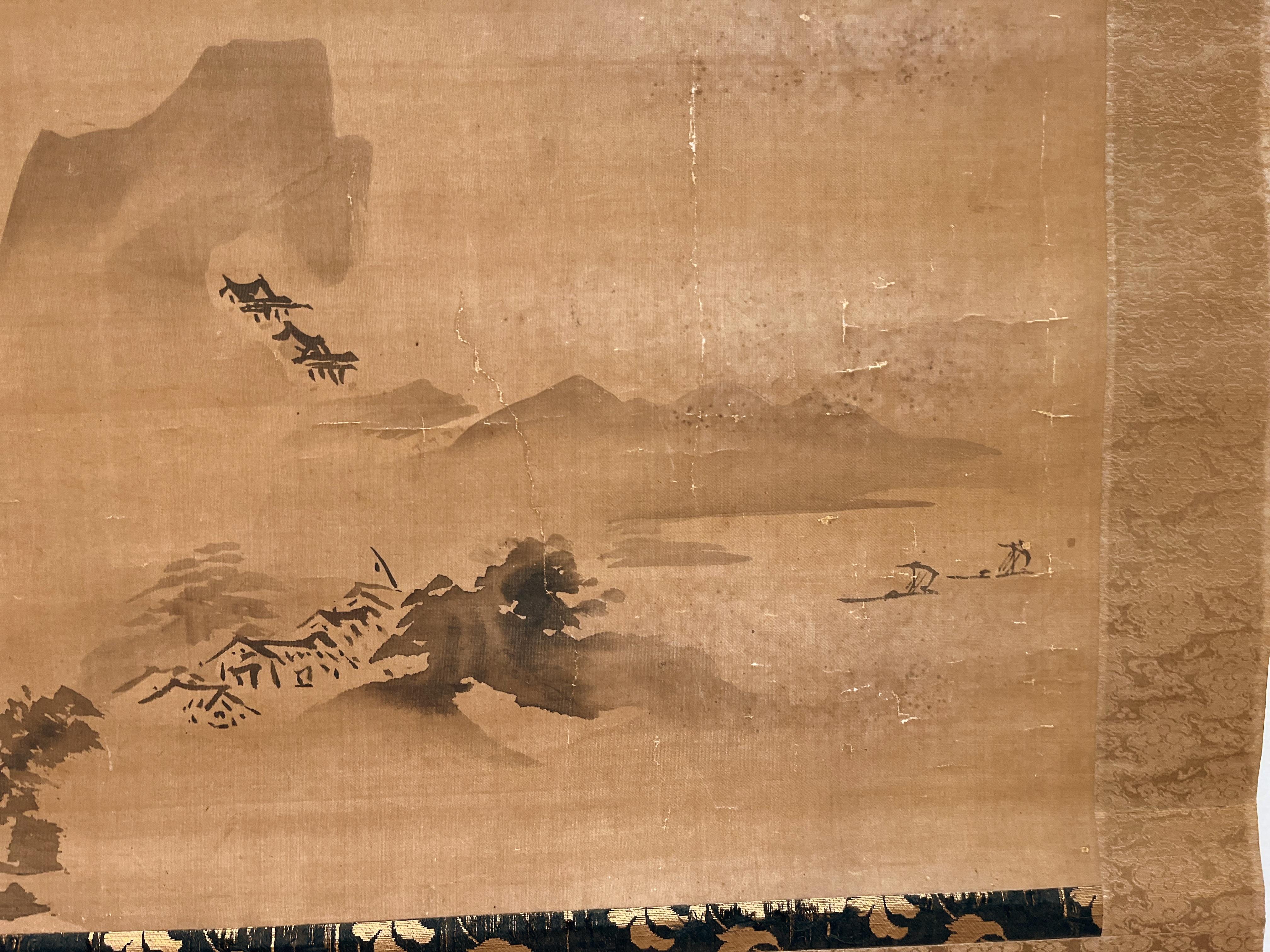 Japanisches Gemälde eines Berges und eines Dorfes, hängende Schnecke im Zustand „Gut“ im Angebot in Greenwich, CT