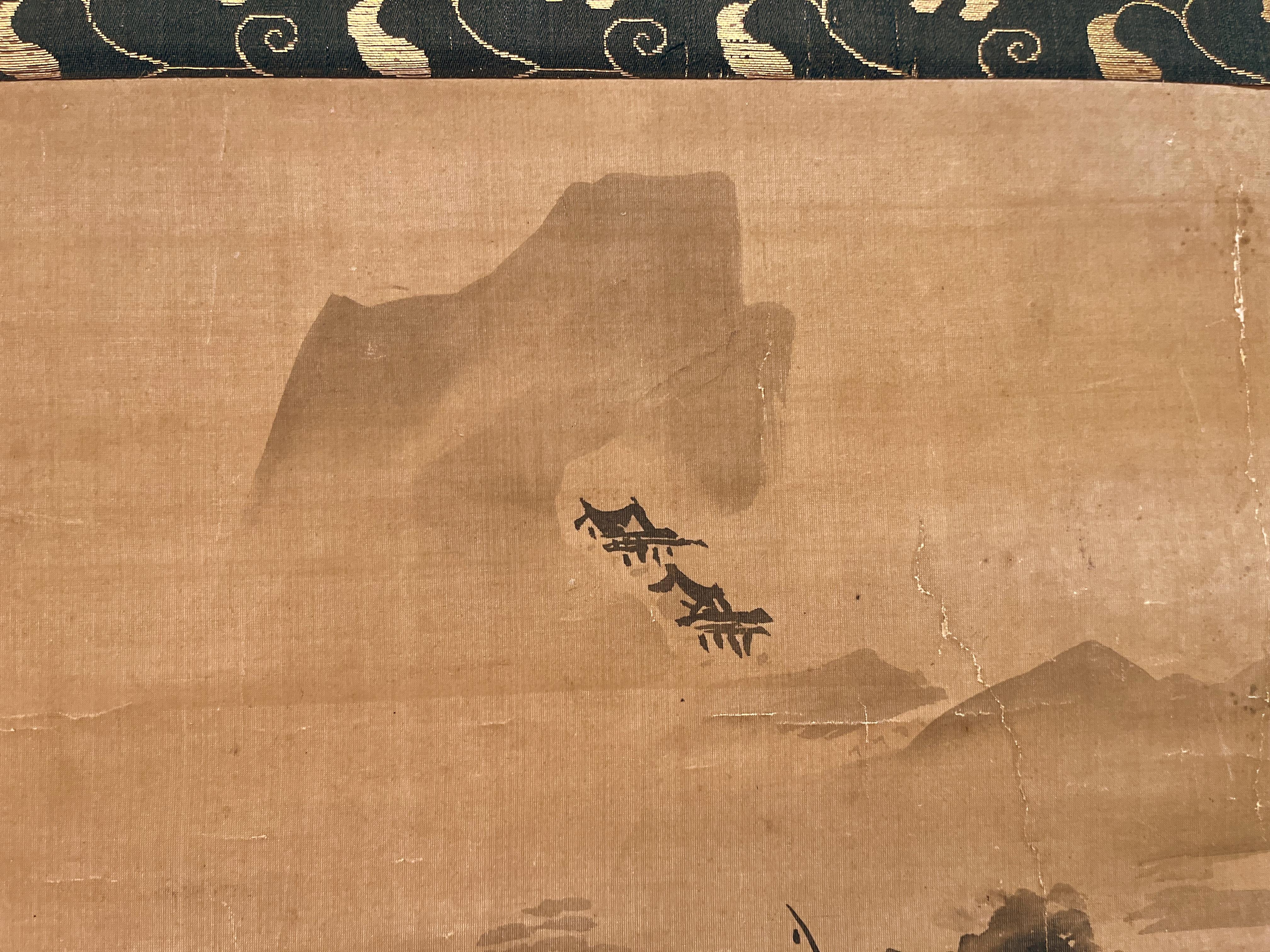 Japanisches Gemälde eines Berges und eines Dorfes, hängende Schnecke im Angebot 1