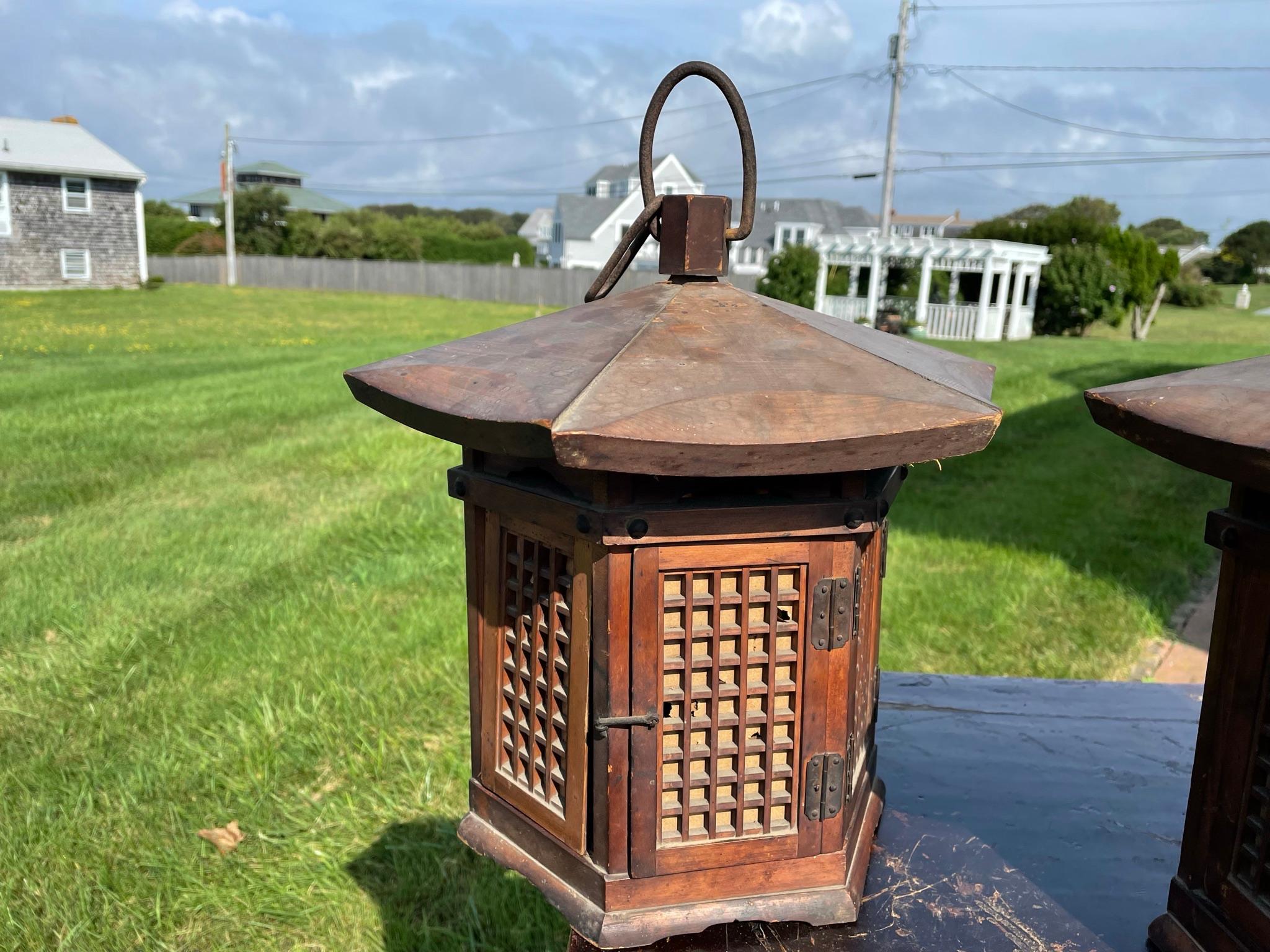Japanese Pair Antique Classic Door Panel Garden Lanterns In Good Condition In South Burlington, VT