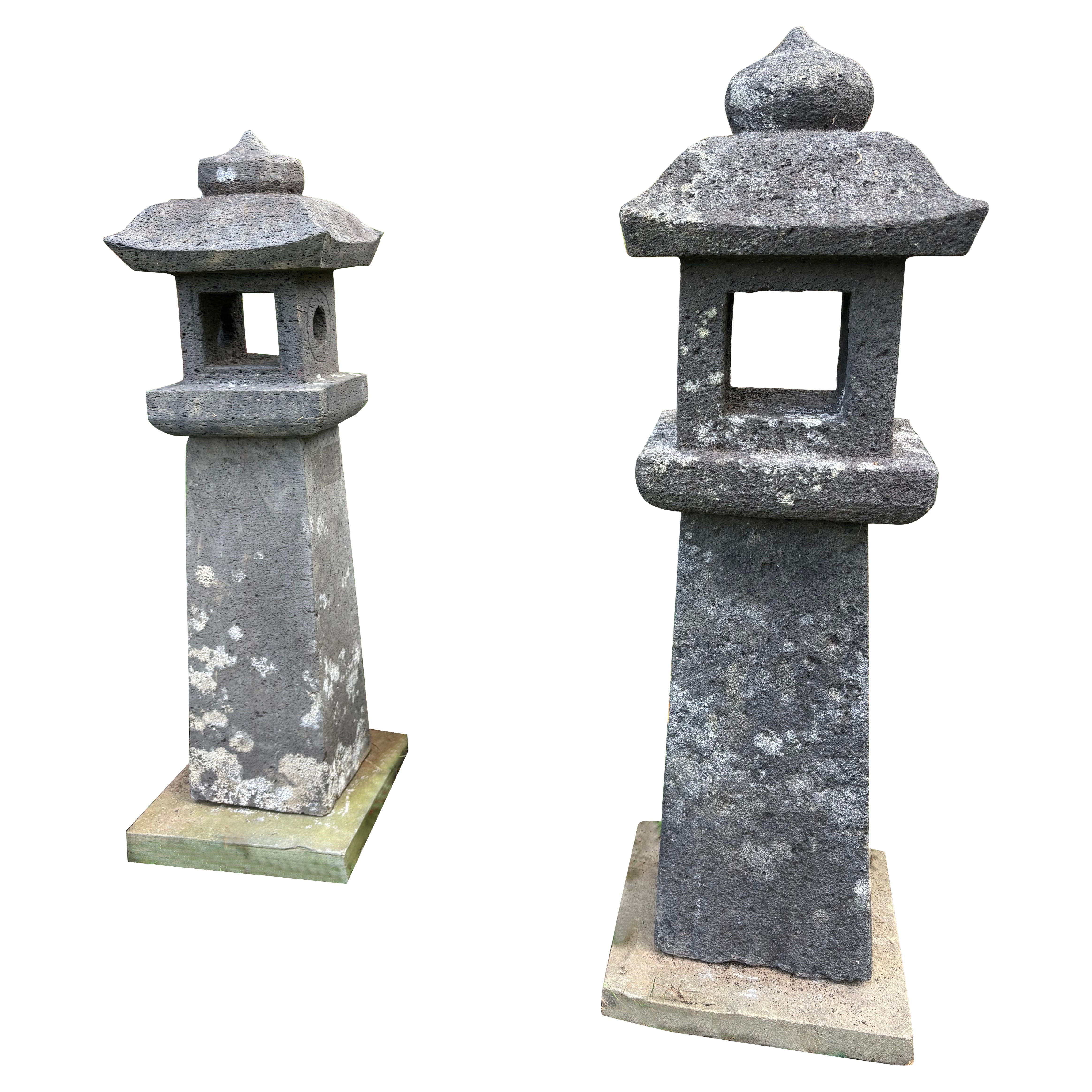 Paar antike japanische Sonnen- und Mond-Pfadenlaternen aus Stein, 32 Zoll, Paar