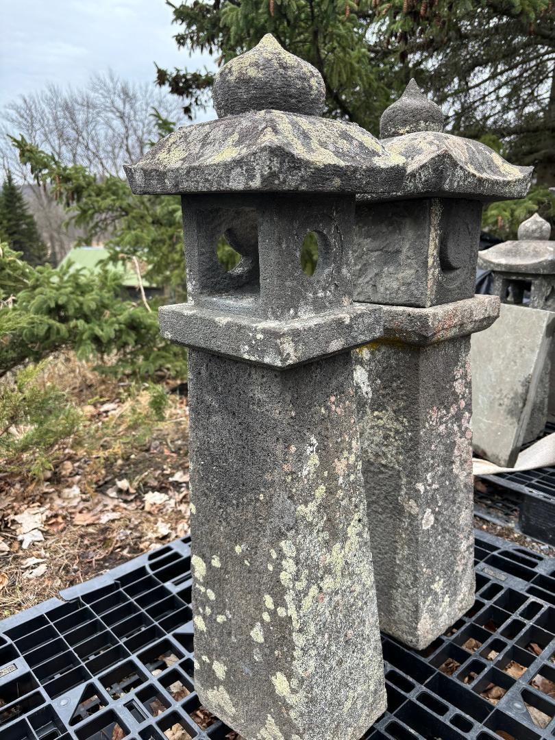 Paire de grandes pierres anciennes japonaises Sun and Moon  Lanternes d'allées  2