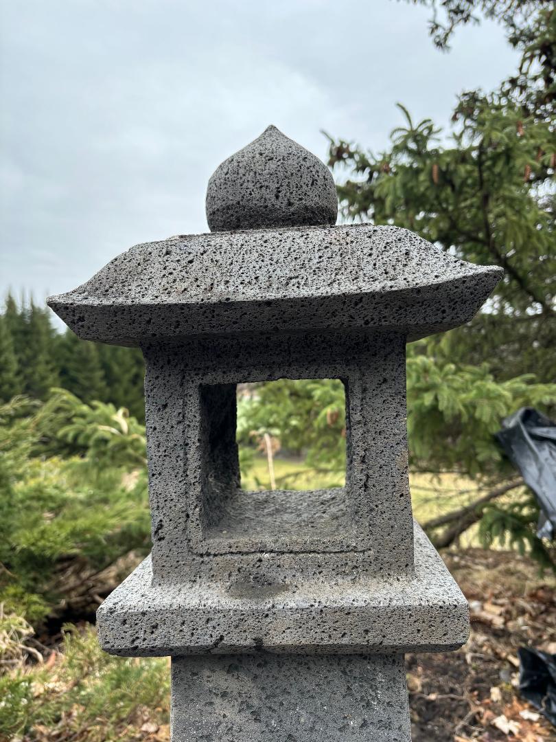 Paire de grandes pierres anciennes japonaises Sun and Moon  Lanternes d'allées  5