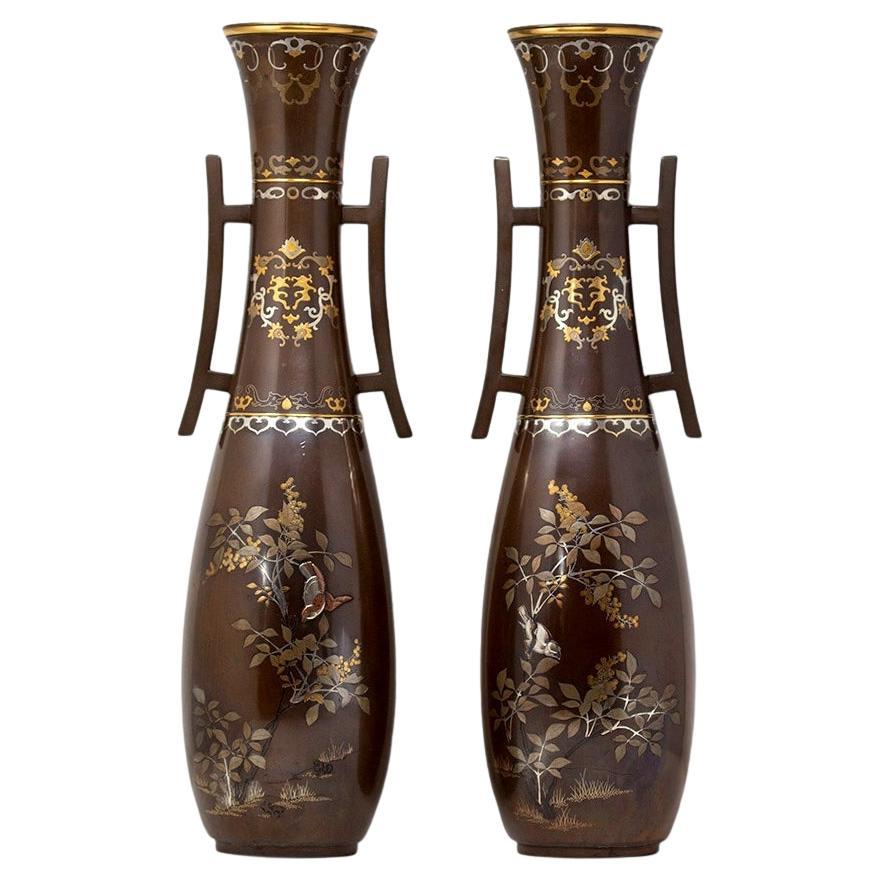 Pareja de Grandes Jarrones Japoneses Antiguos de Bronce y Mezcla de Metales del Periodo Meiji