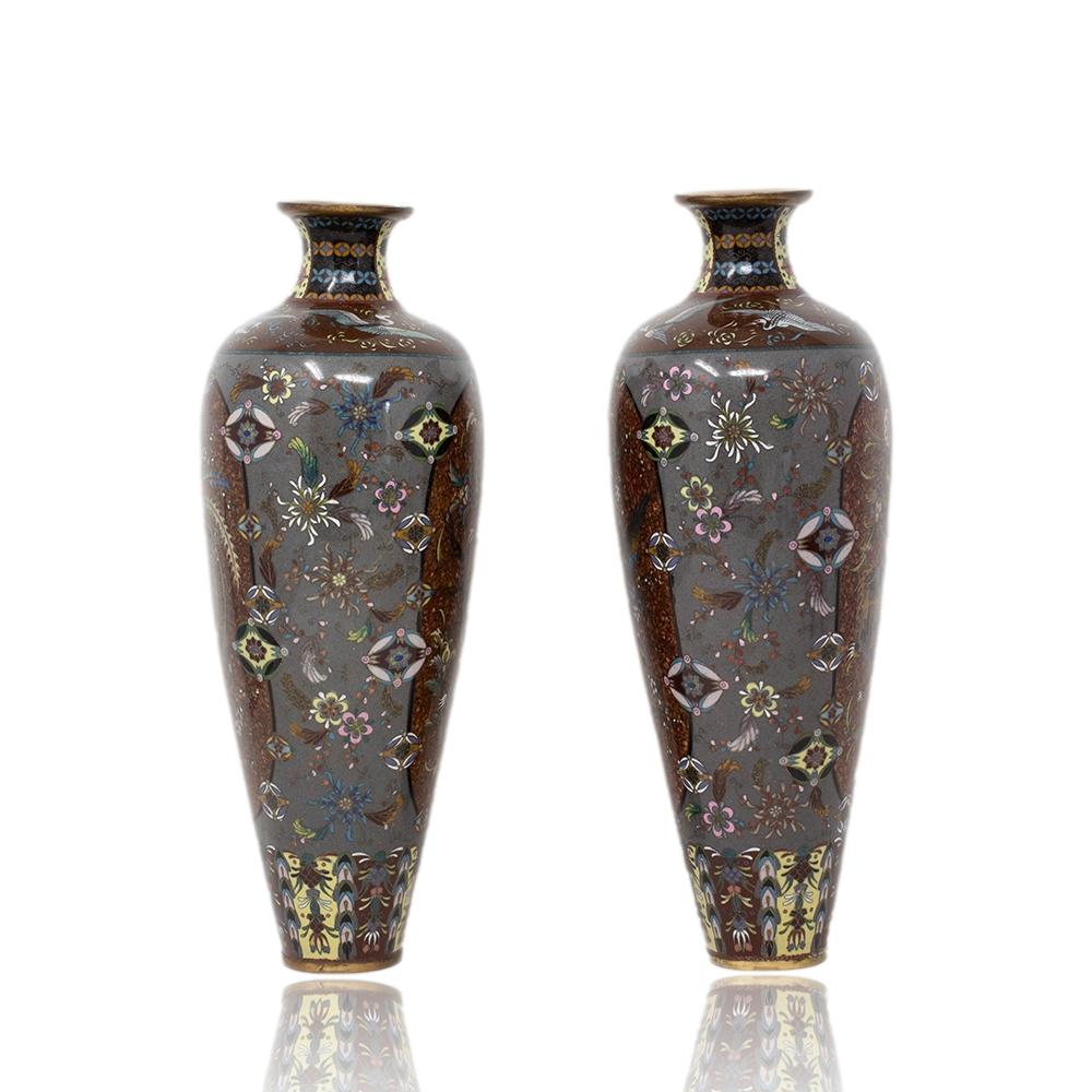 Seltenes japanisches Paar Cloisonné-Emaille-Vasen aus Japan, Honda Yosaburo zugeschrieben (Meiji-Periode)