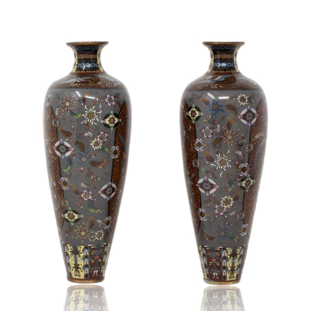 Seltenes japanisches Paar Cloisonné-Emaille-Vasen aus Japan, Honda Yosaburo zugeschrieben im Zustand „Gut“ in Newark, England
