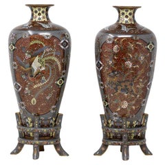 Raro par de jarrones japoneses de esmalte cloisonné atribuidos a Honda Yosaburo